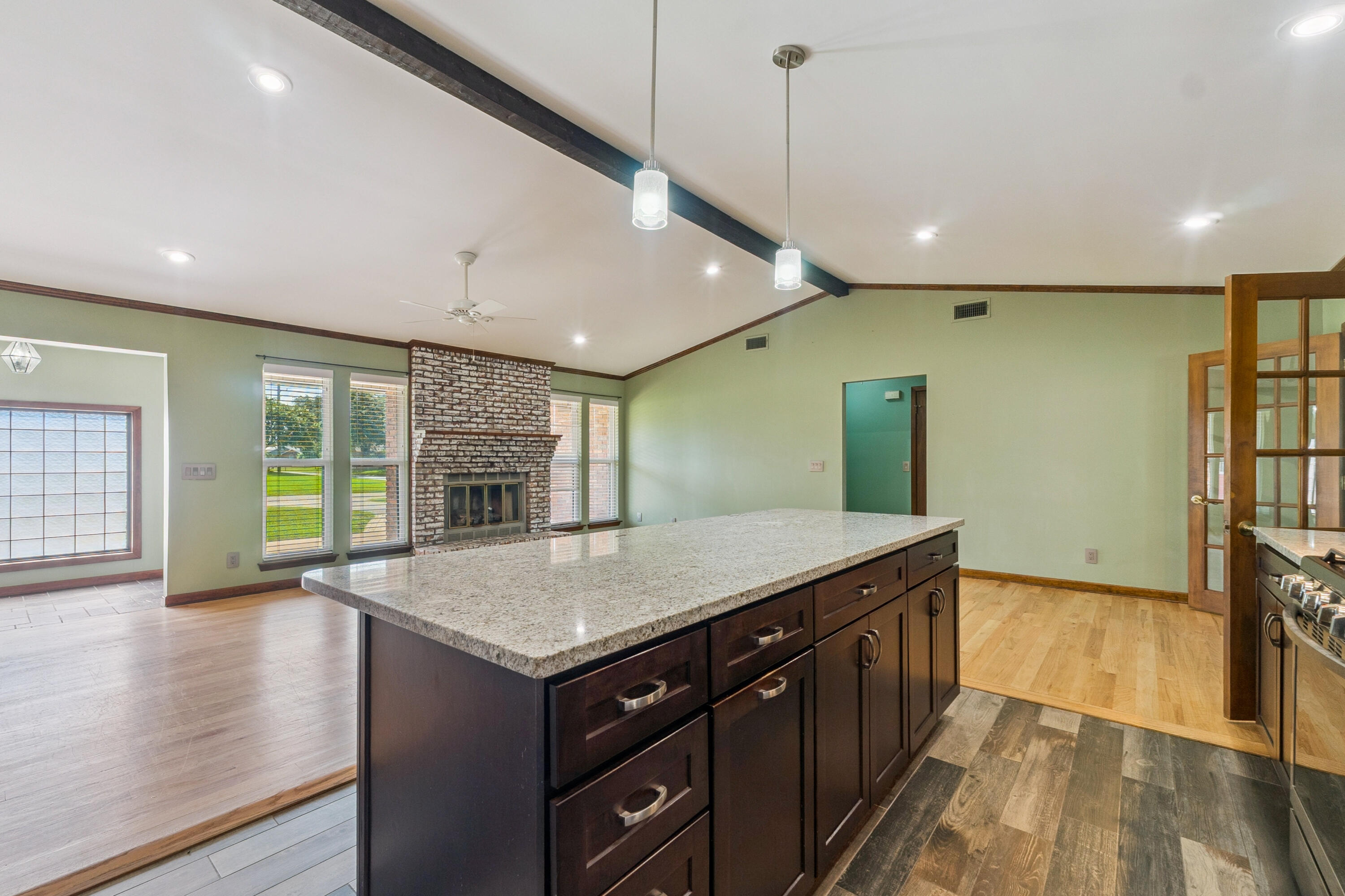 NORTHRIDGE - Residential