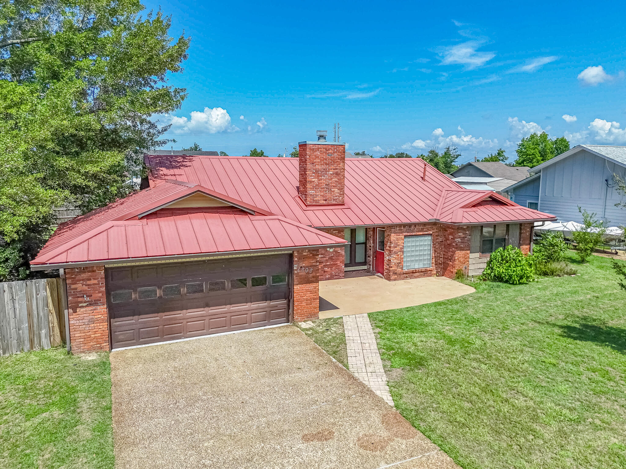 This beautifully maintained 3-bedroom, 2-bath home sits on an oversized corner lot at the end of a quiet road in the desirable North Ridge subdivision. Inside, you'll find a thoughtfully designed layout featuring a gas fireplace framed by a custom wood beam accent in the main living room--perfect for cozy evenings or entertaining.The kitchen is a chef's delight, complete with custom cabinetry, under-cabinet lighting, granite countertops, stainless steel appliances, and a gas range A spacious second living/family room offers versatility--ideal for gatherings, a home office, playroom, or media space.Out back, the fenced yard offers privacy and function, enhanced by a professionally installed French drain. This well-cared-for home blends comfort, style, and convenience--schedule your private tour today!
*All measurements are approximate; buyer to verify if important.*