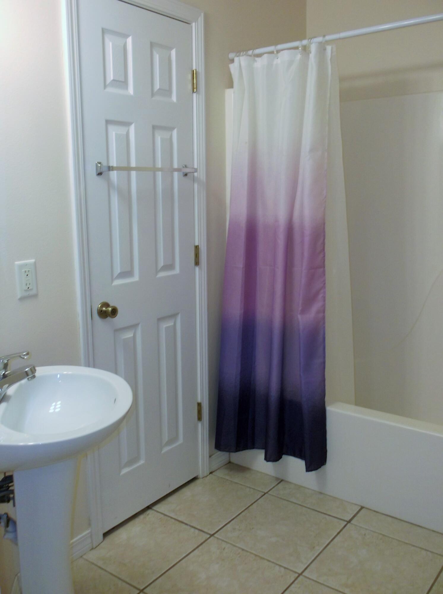 SHANYN TAYLOR OAKS - Residential Lease