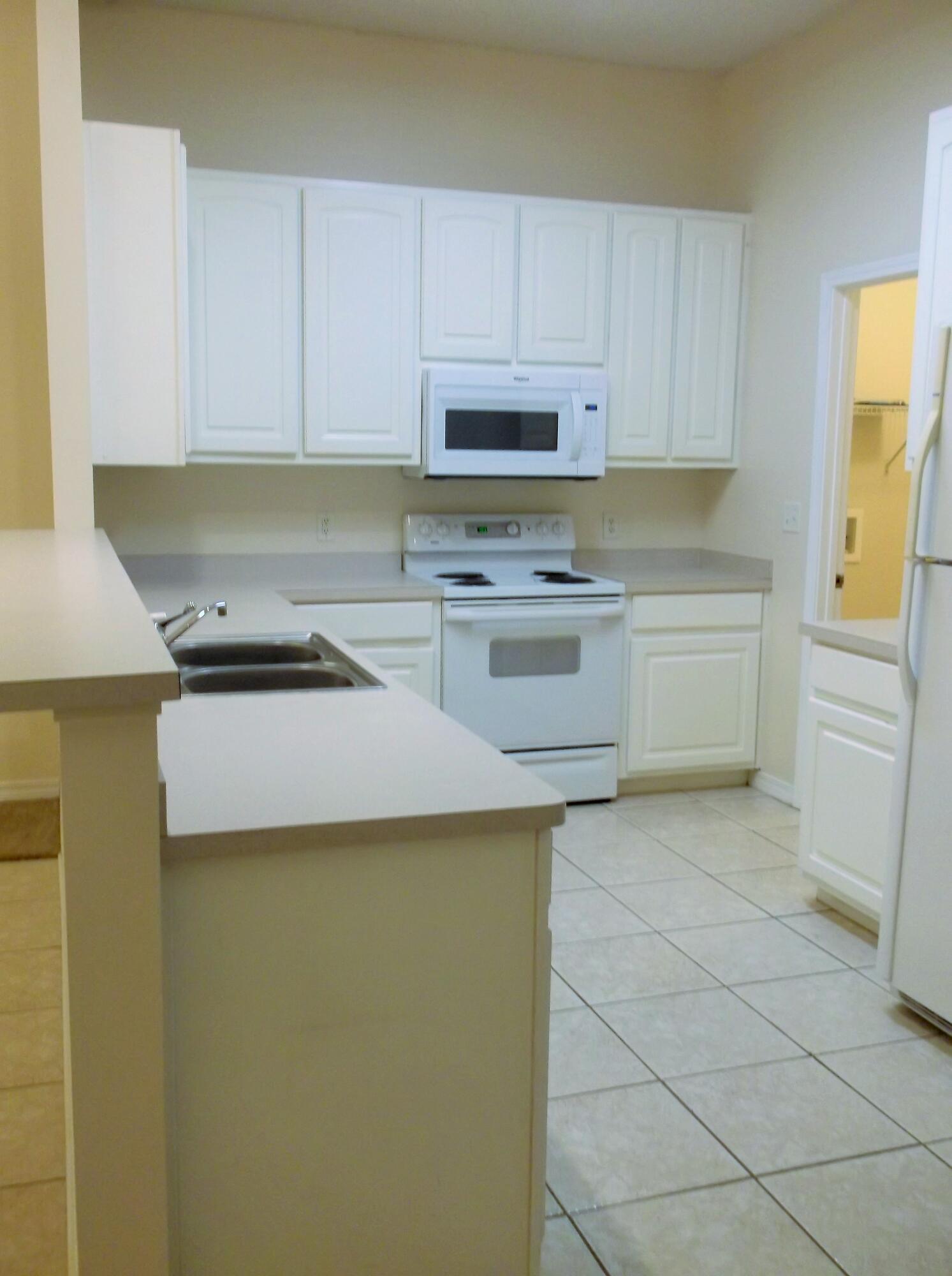 SHANYN TAYLOR OAKS - Residential Lease