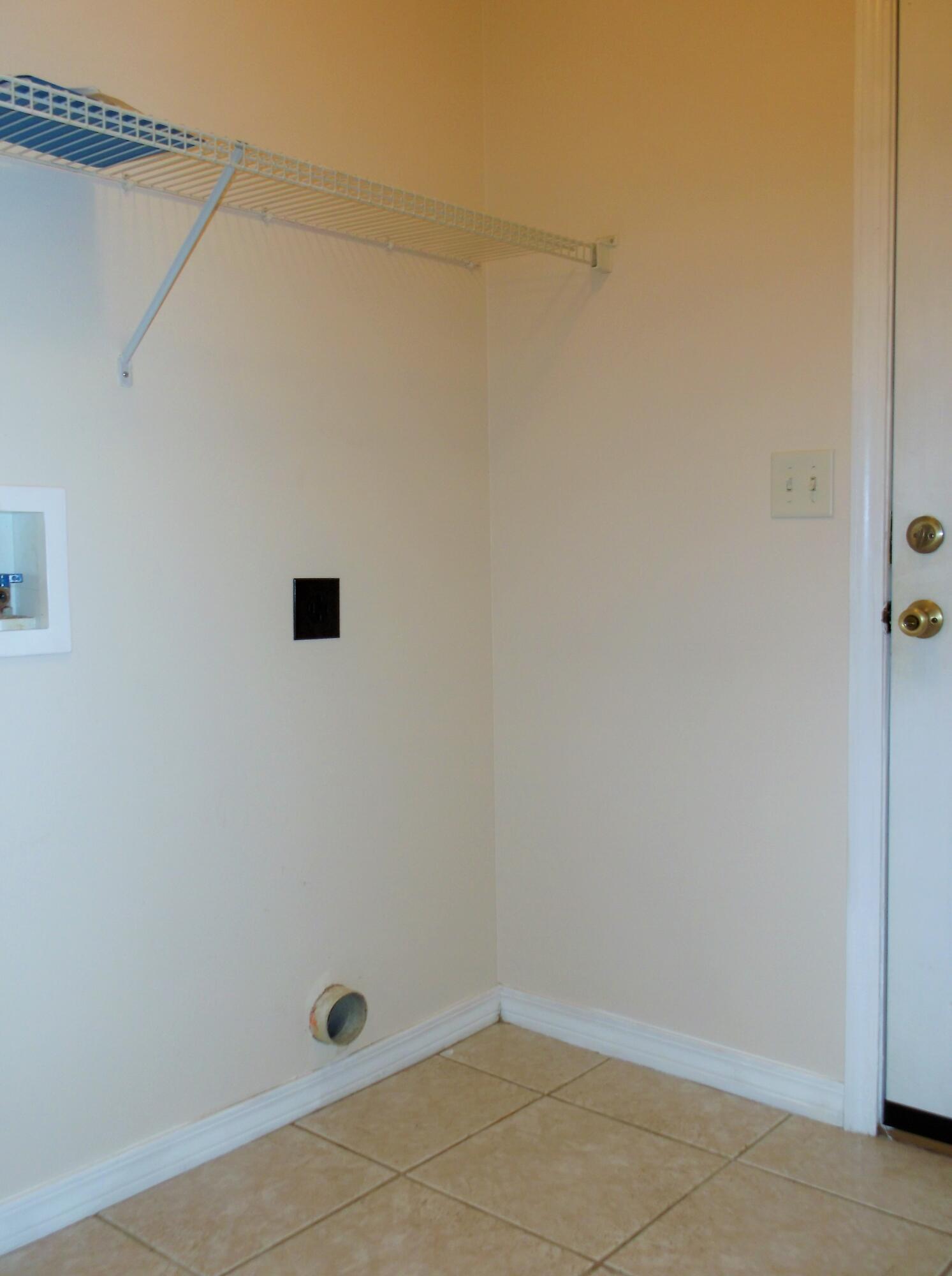 SHANYN TAYLOR OAKS - Residential Lease