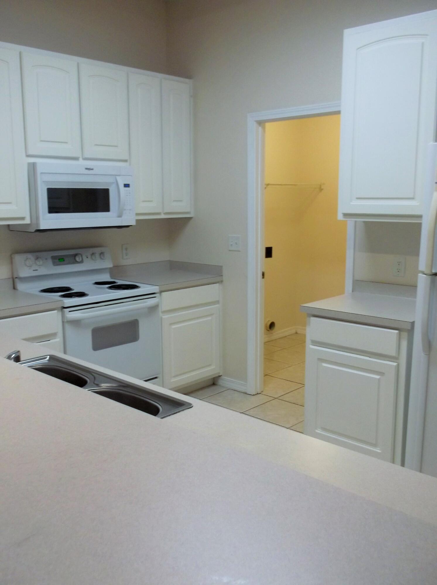 SHANYN TAYLOR OAKS - Residential Lease