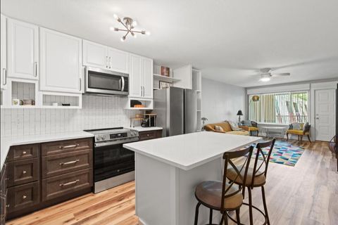 Photo of 210 Pelham Road #211B, Fort Walton Beach, FL 32547 (MLS # 987180) Photo of 210 Pelham Road #211B, Fort Walton Beach, FL 32547 (MLS # 987180)