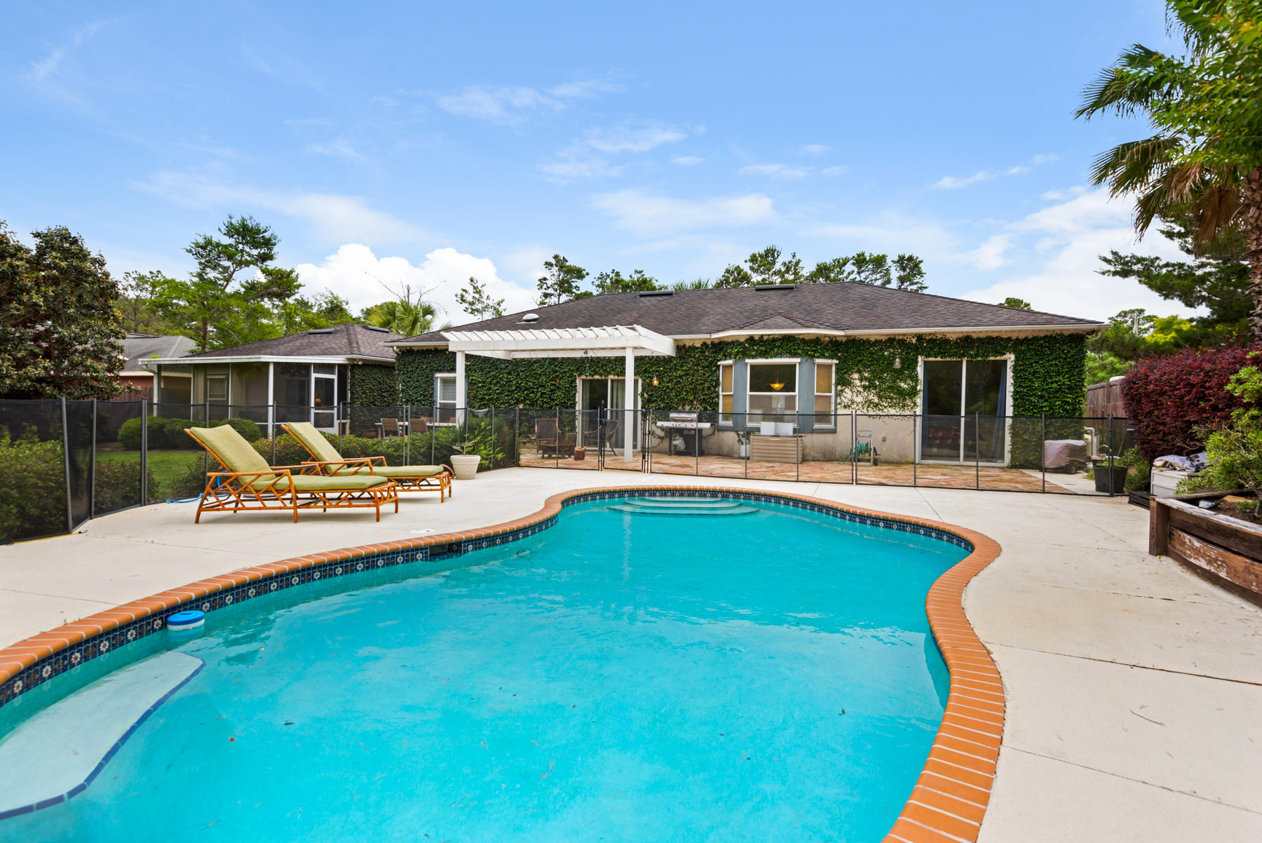 PINES OF BLUE MOUNTAIN - Residential