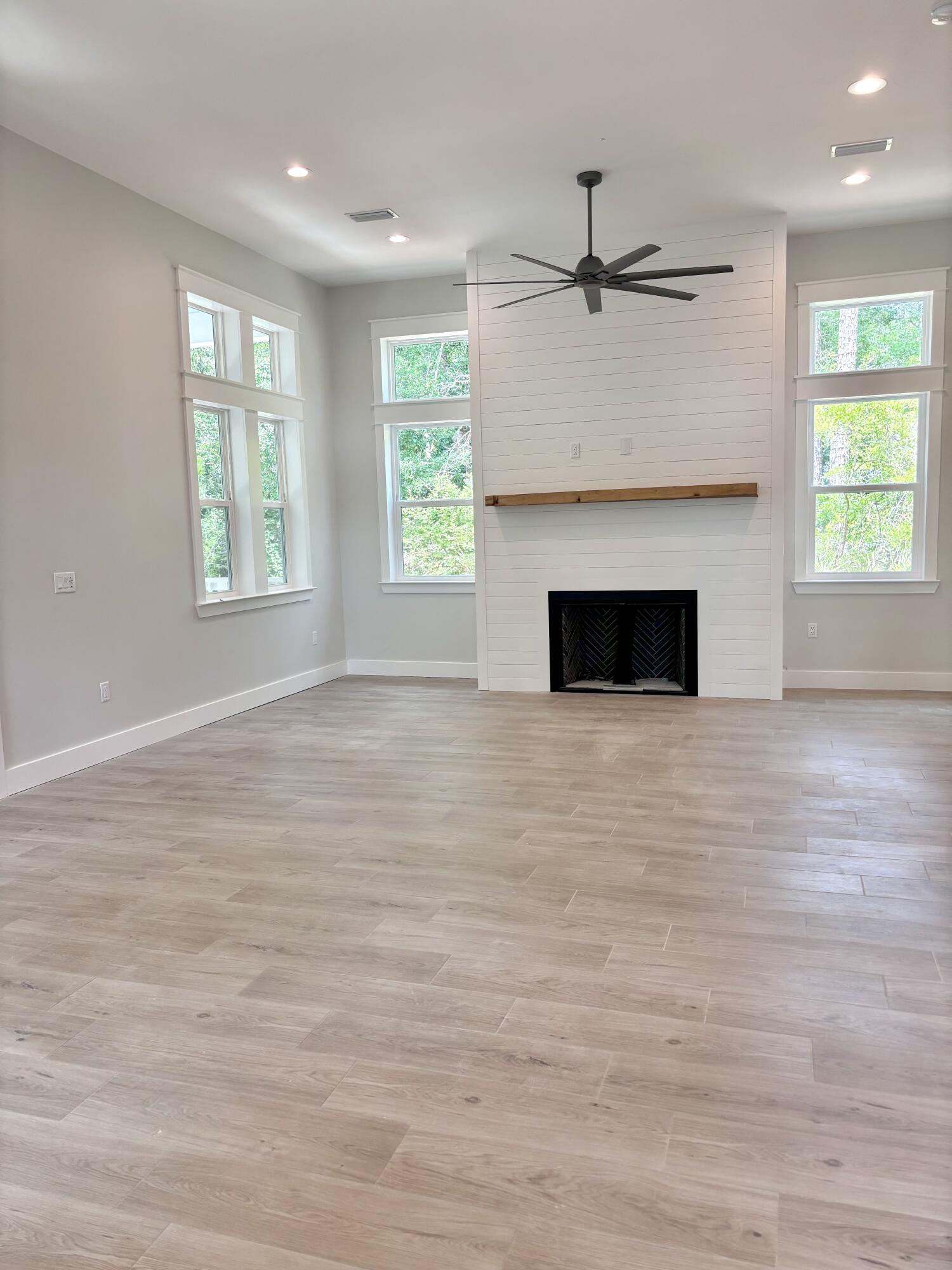 MAGNOLIA BEACH - Residential