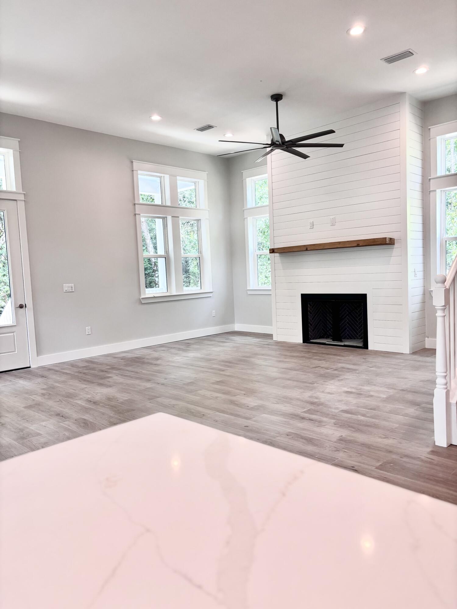 MAGNOLIA BEACH - Residential