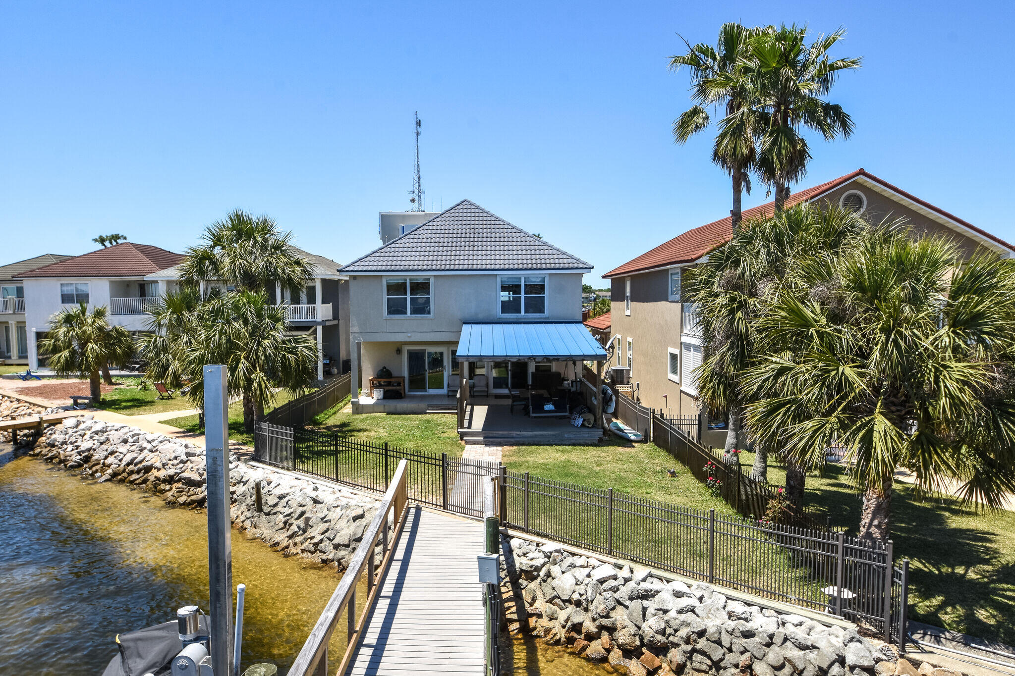 LIGHTHOUSE POINTE - Residential