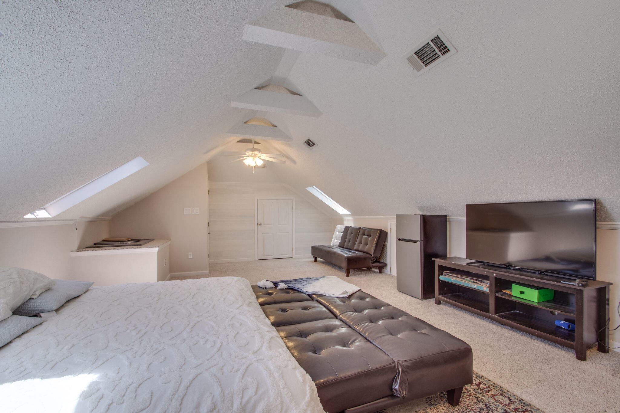 LIGHTHOUSE POINTE - Residential