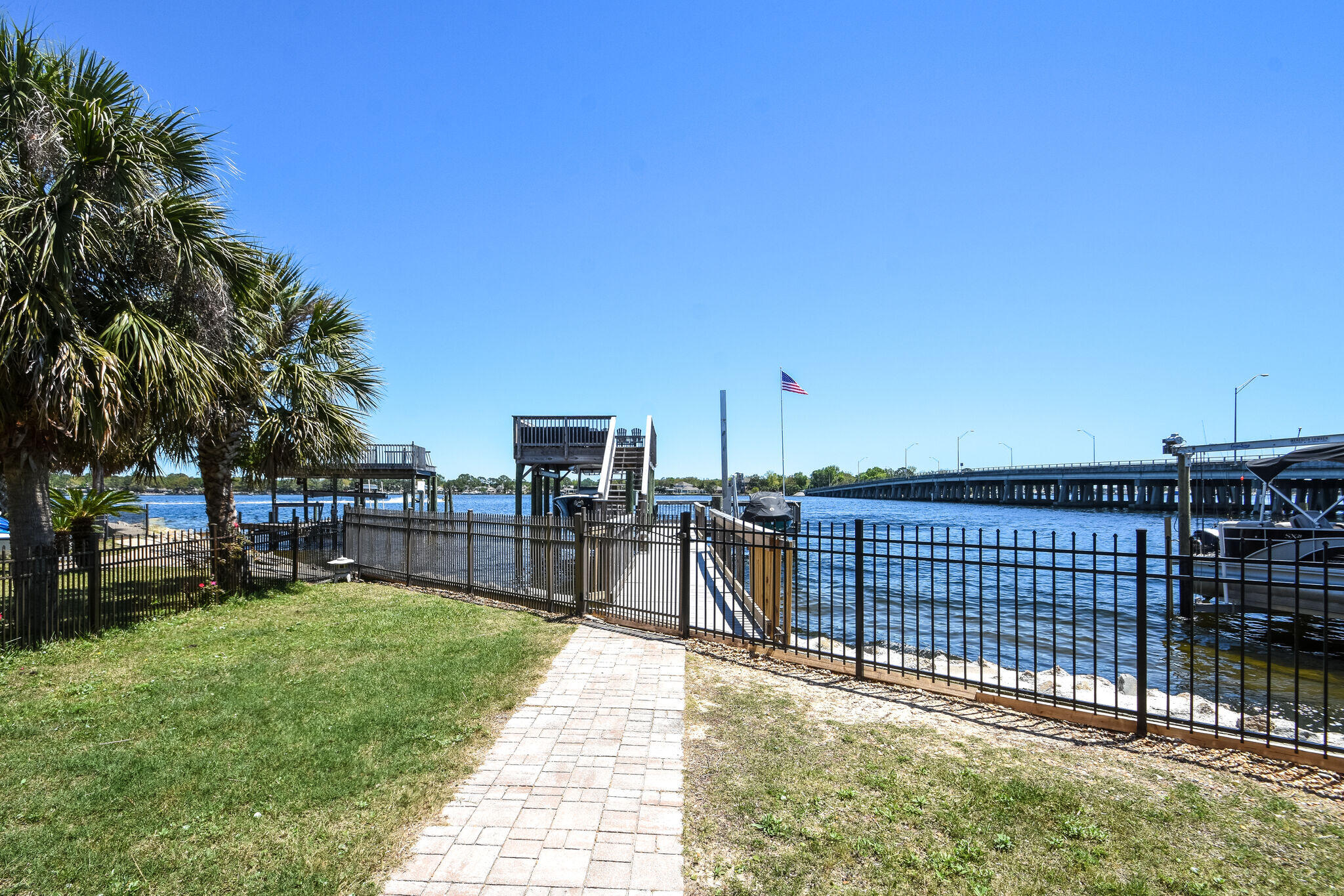 LIGHTHOUSE POINTE - Residential