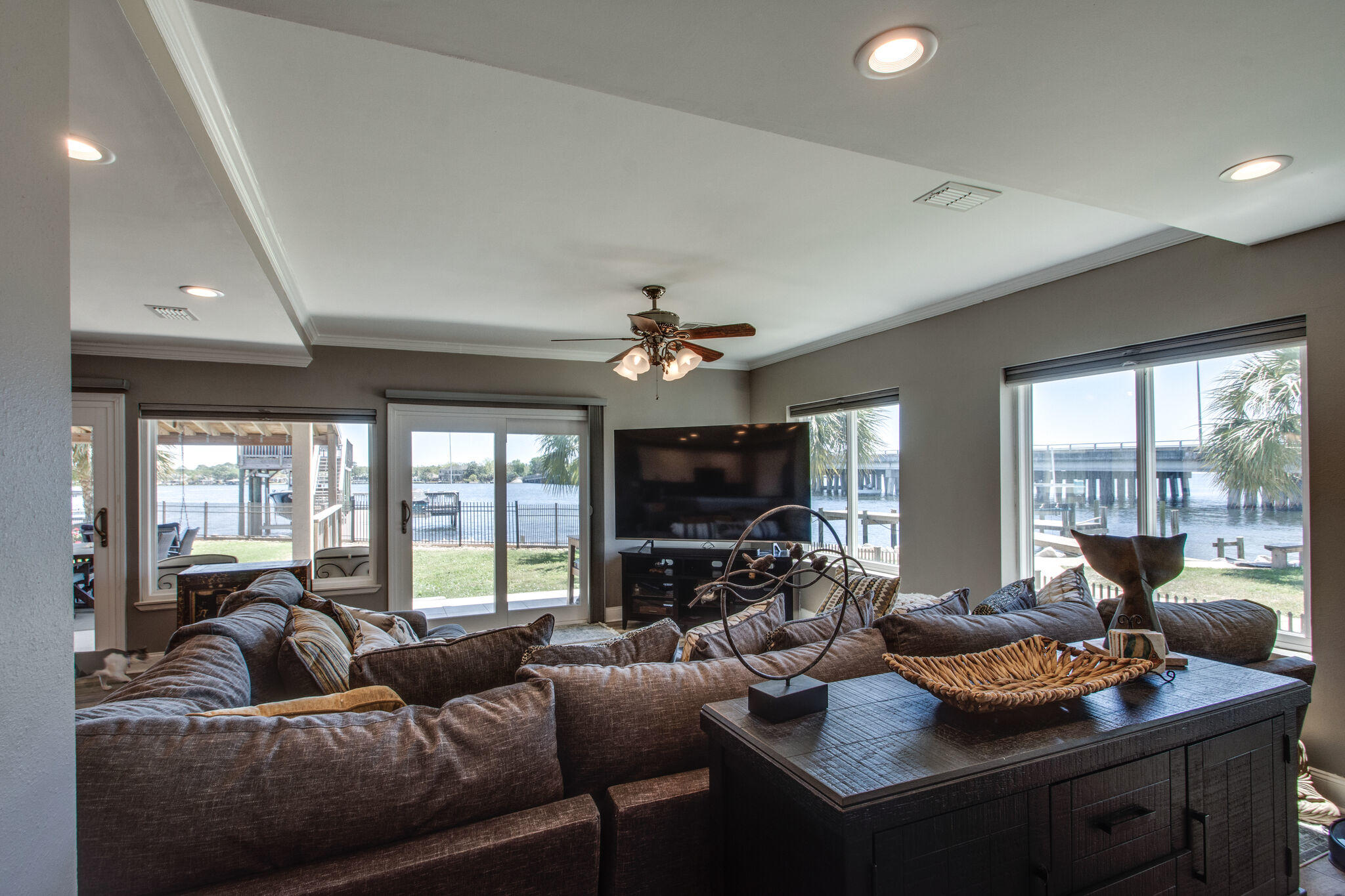 LIGHTHOUSE POINTE - Residential