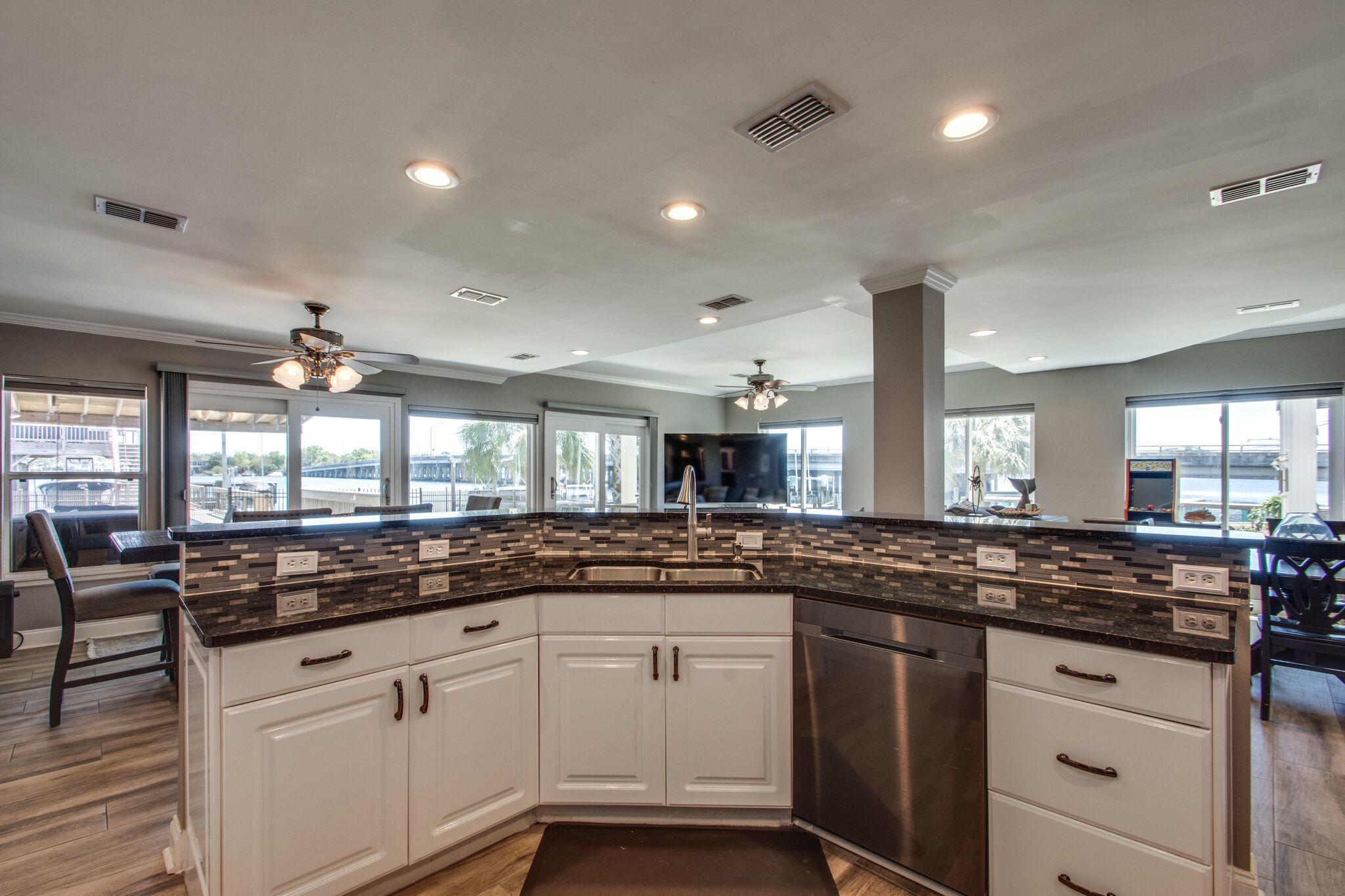 LIGHTHOUSE POINTE - Residential