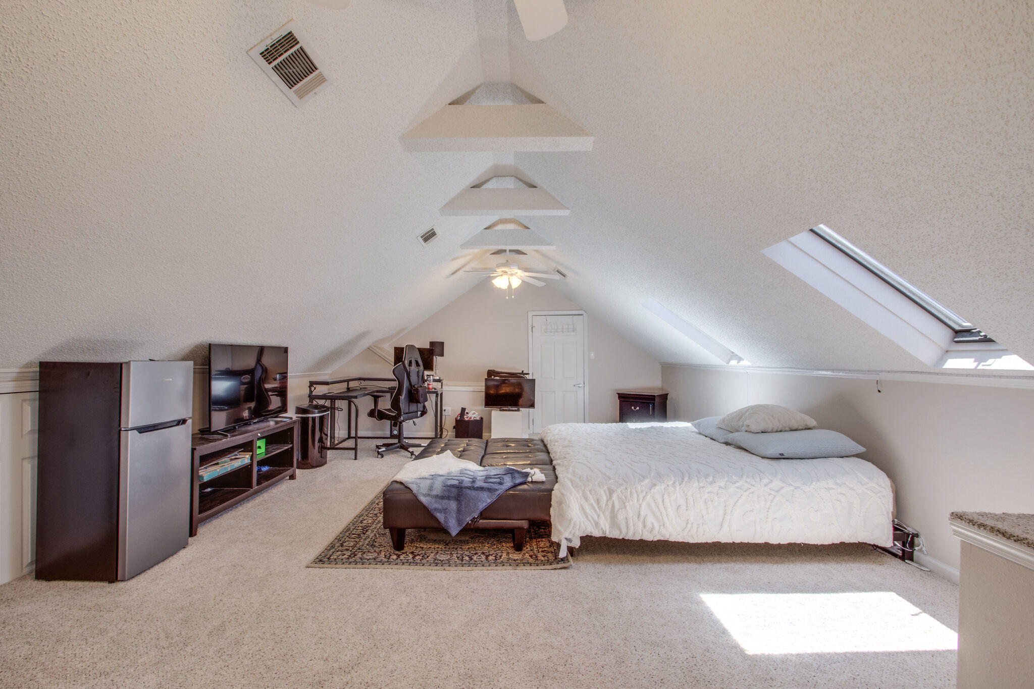 LIGHTHOUSE POINTE - Residential