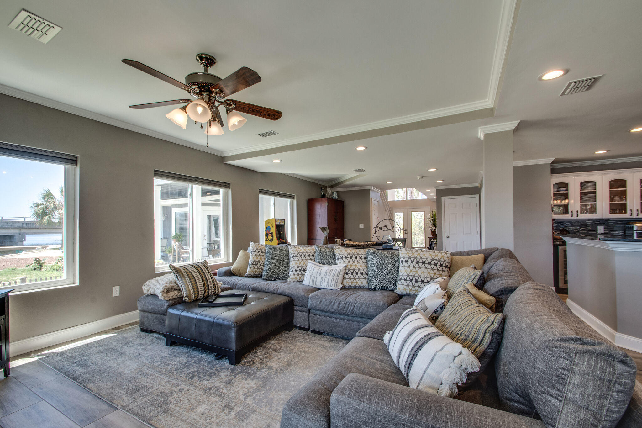 LIGHTHOUSE POINTE - Residential