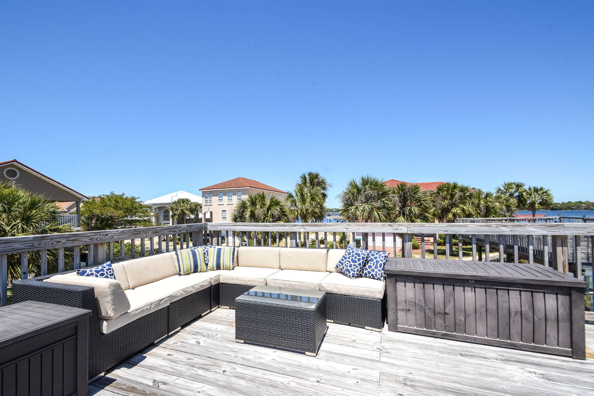 LIGHTHOUSE POINTE - Residential