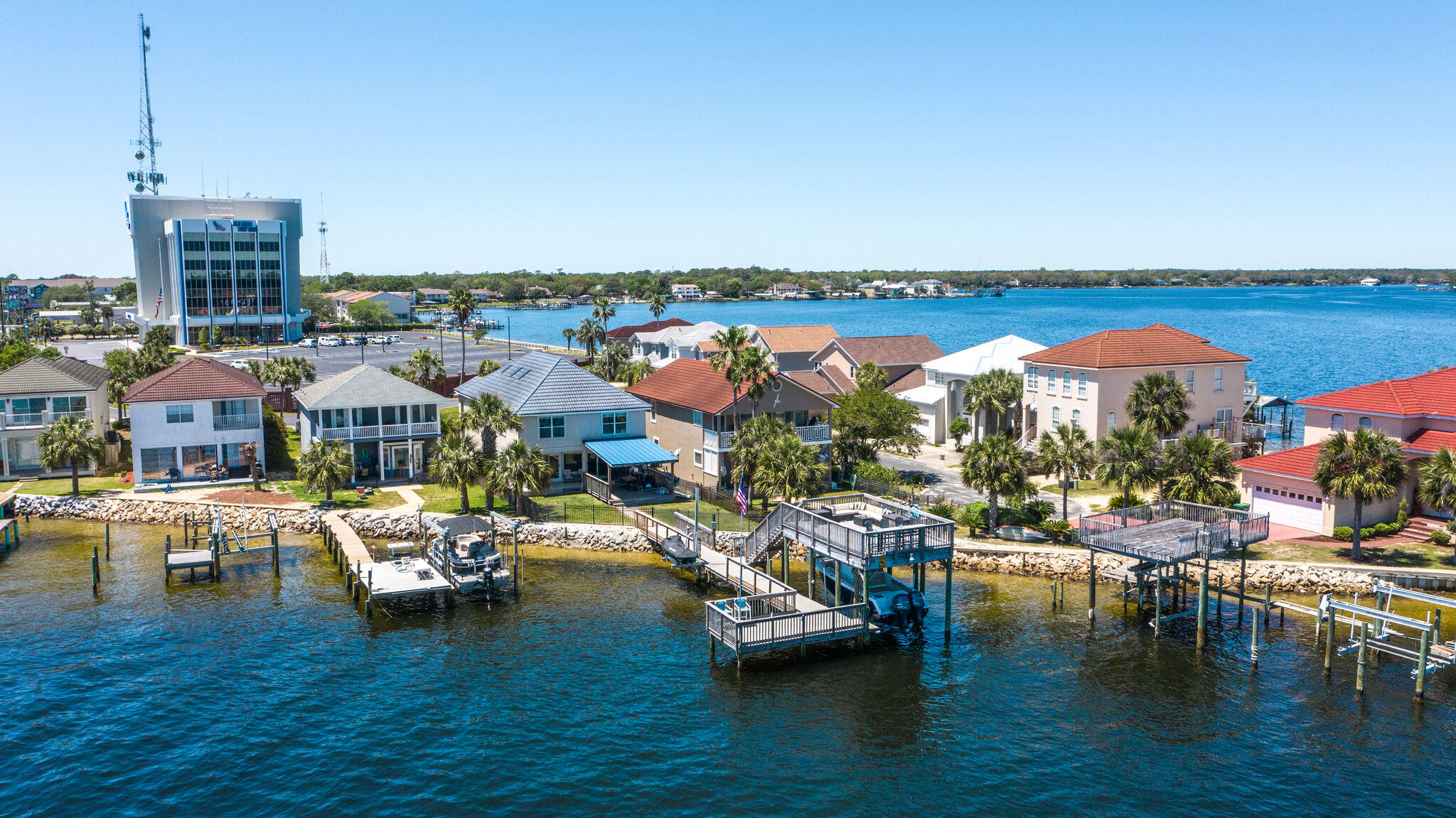 LIGHTHOUSE POINTE - Residential