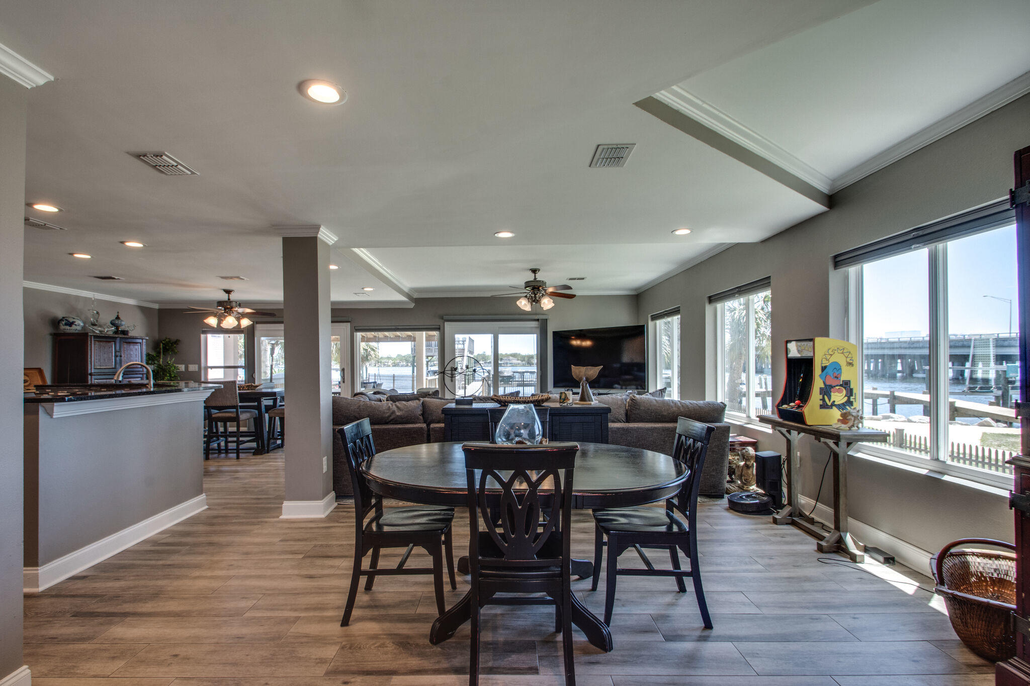 LIGHTHOUSE POINTE - Residential