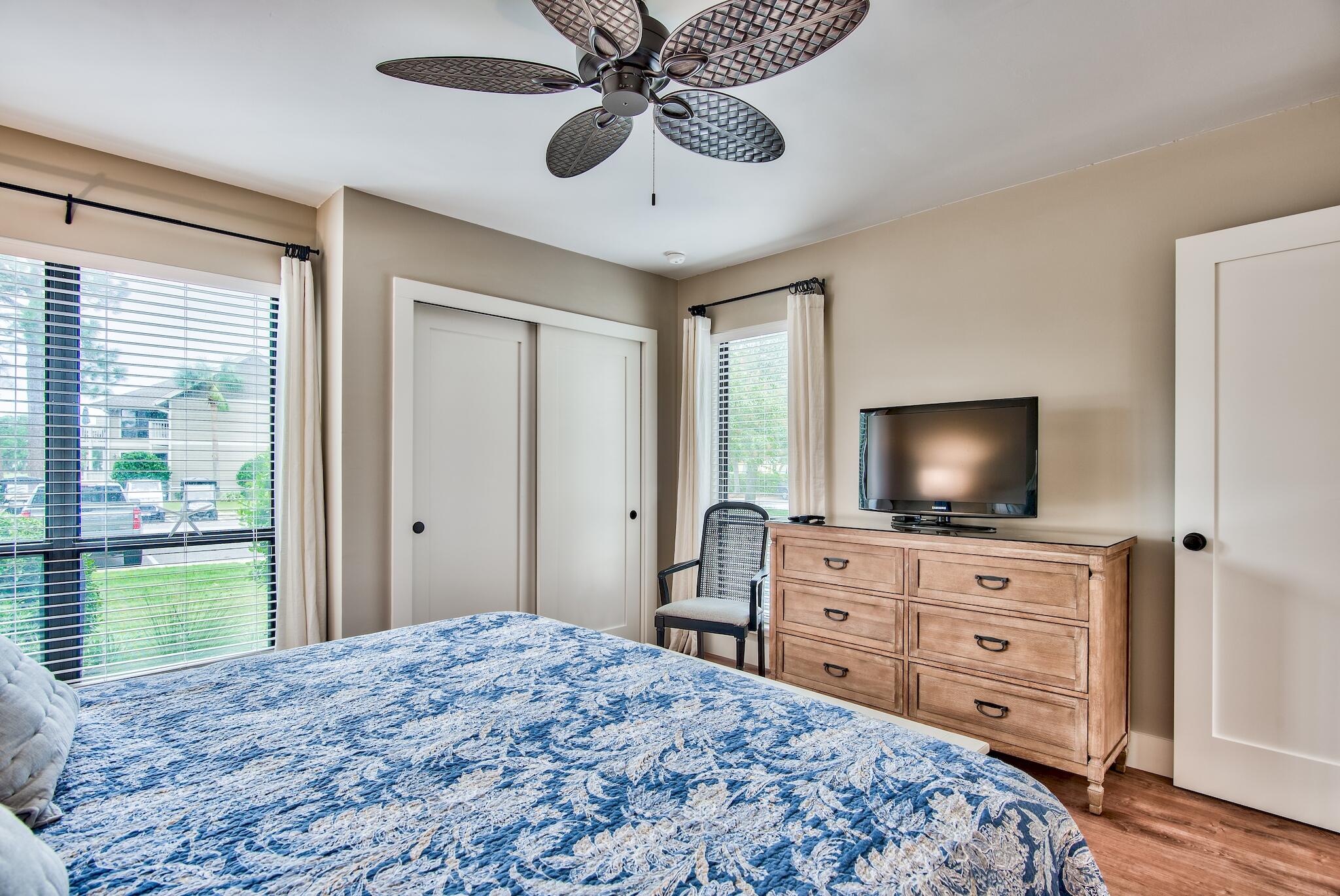 HARBOUR POINT CONDO - Residential