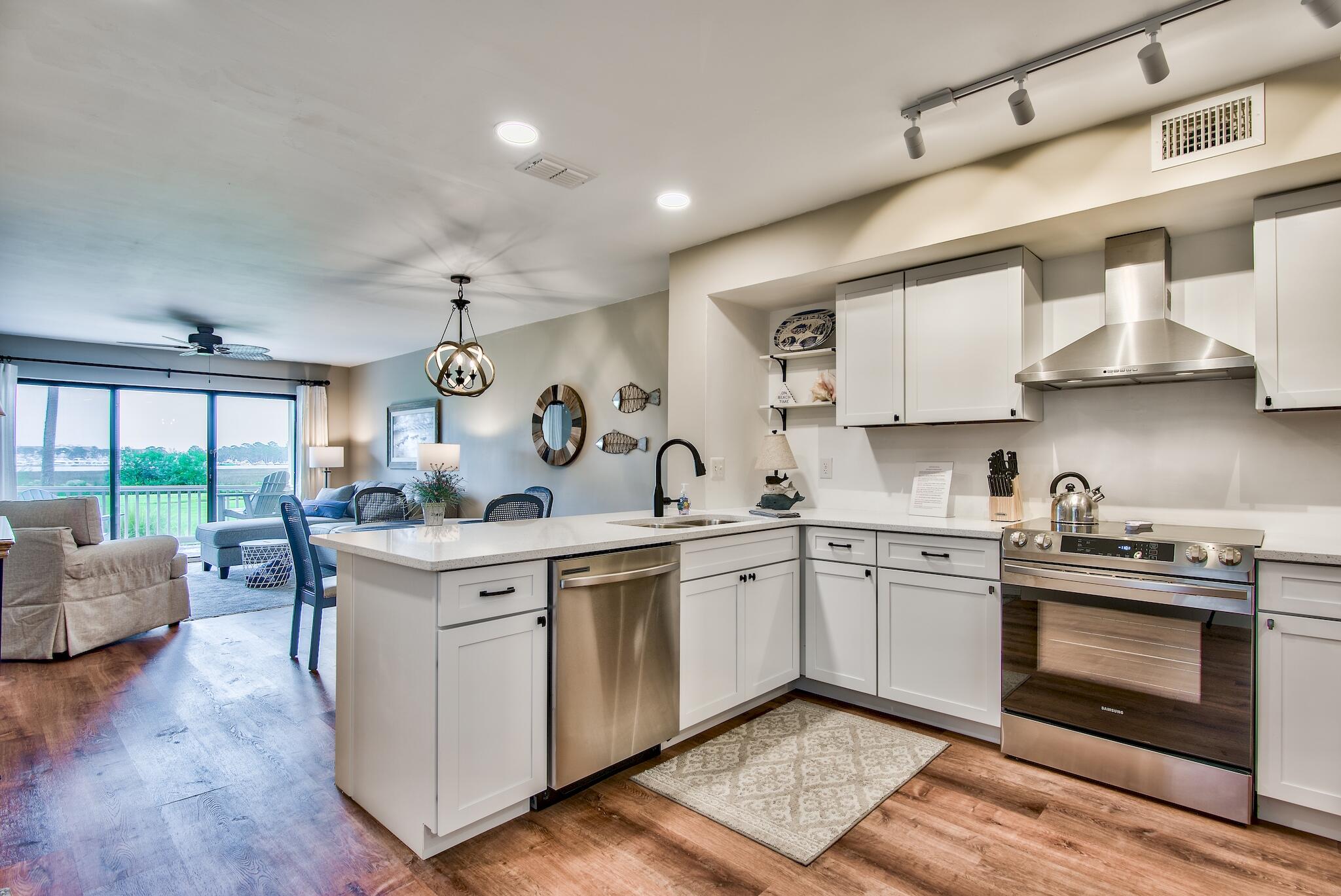 HARBOUR POINT CONDO - Residential