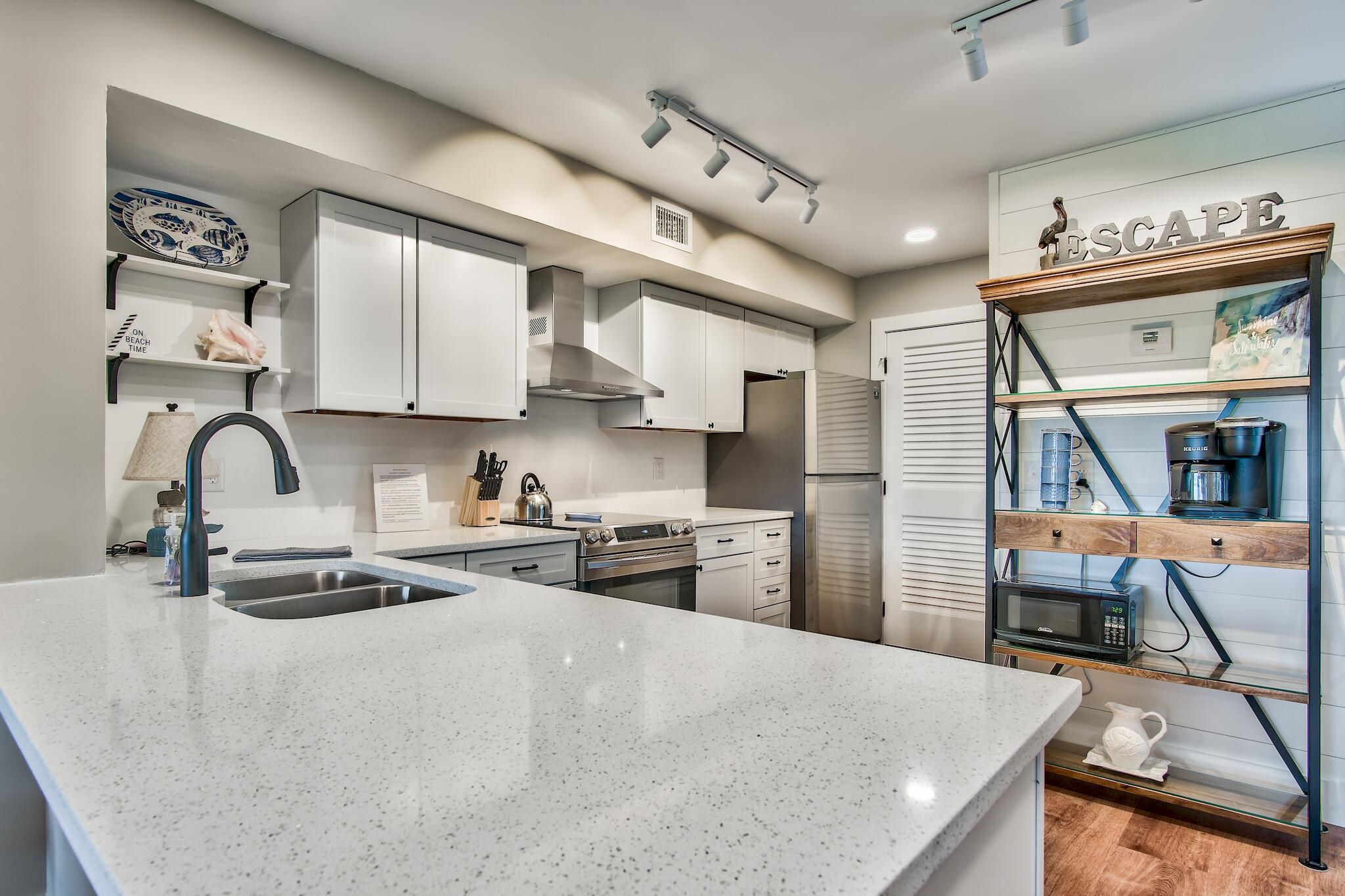 HARBOUR POINT CONDO - Residential