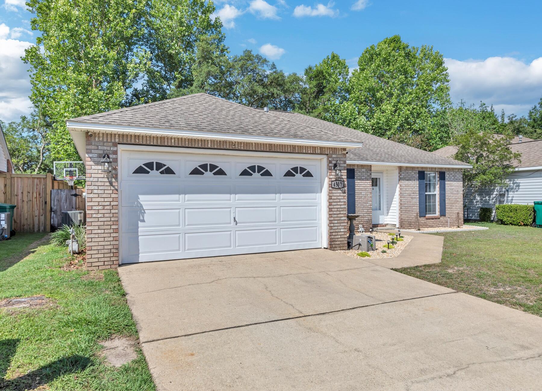PARKWOOD SQUARE PH 2 - Residential Lease