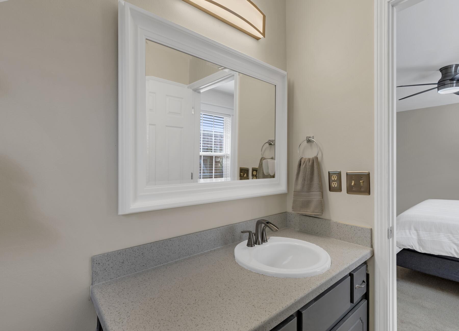 PARKWOOD SQUARE PH 2 - Residential Lease