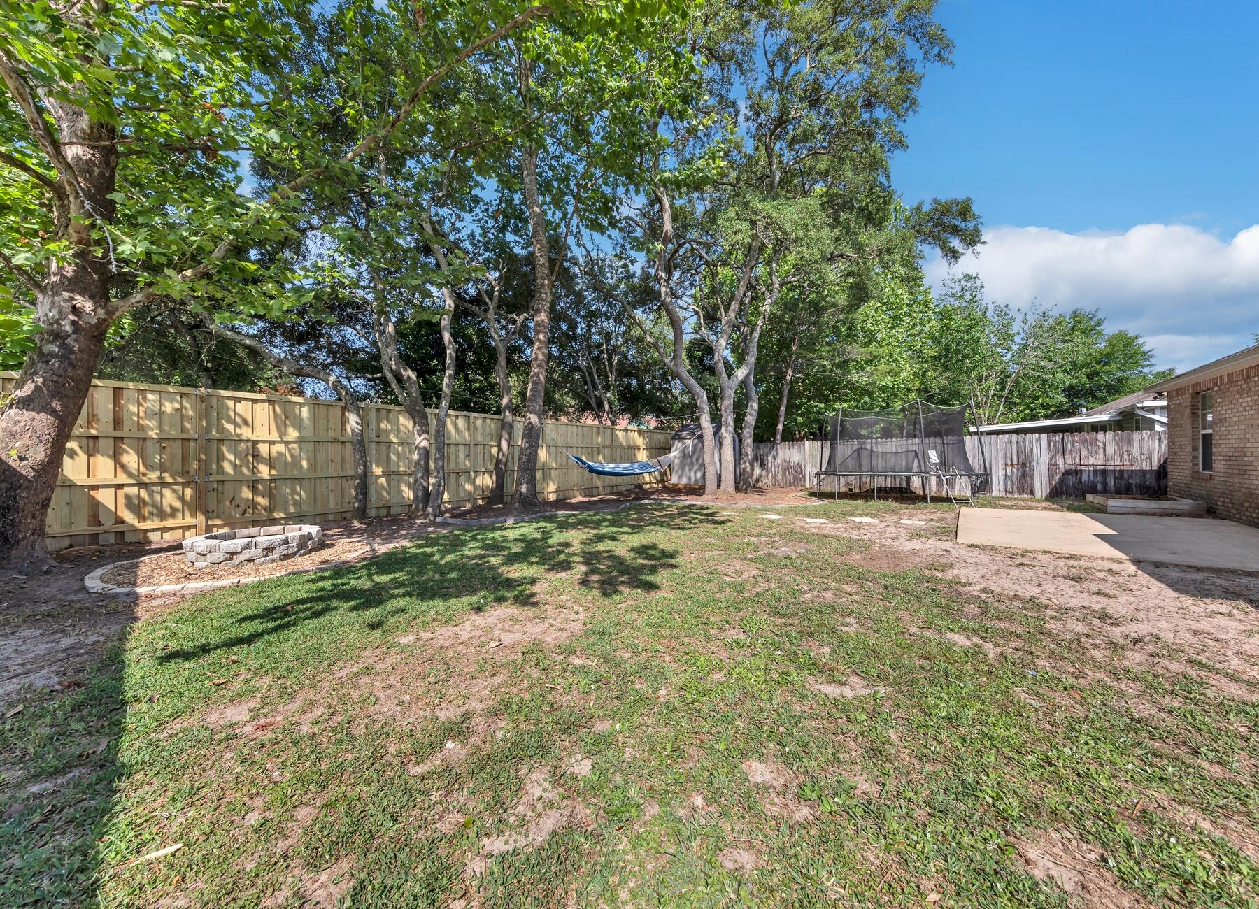 PARKWOOD SQUARE PH 2 - Residential Lease