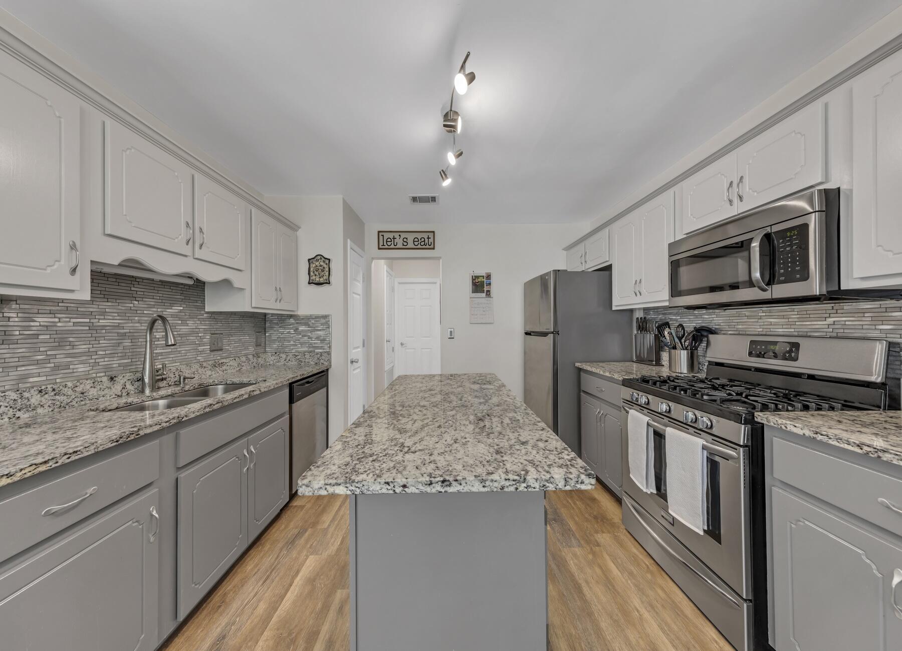 PARKWOOD SQUARE PH 2 - Residential Lease