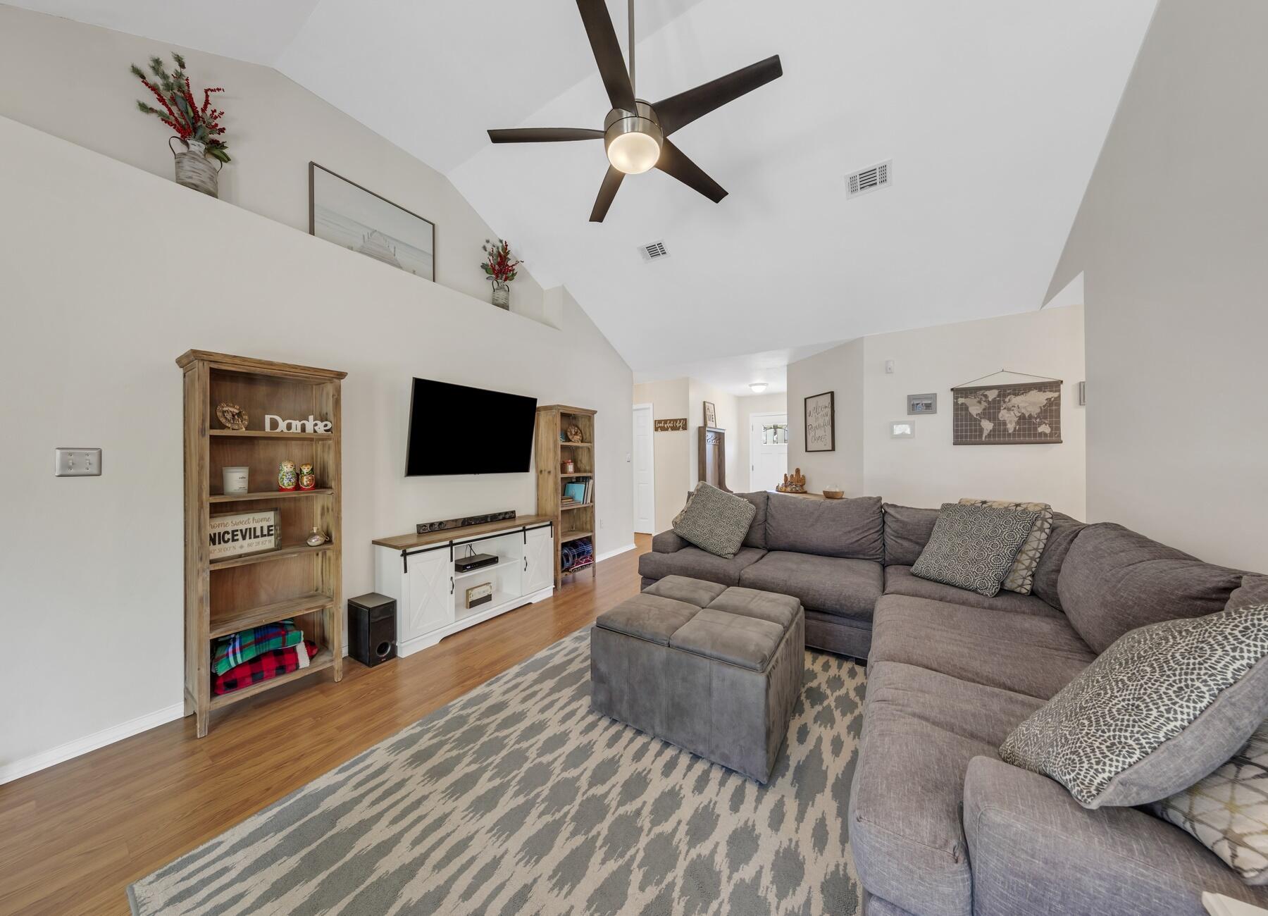PARKWOOD SQUARE PH 2 - Residential Lease