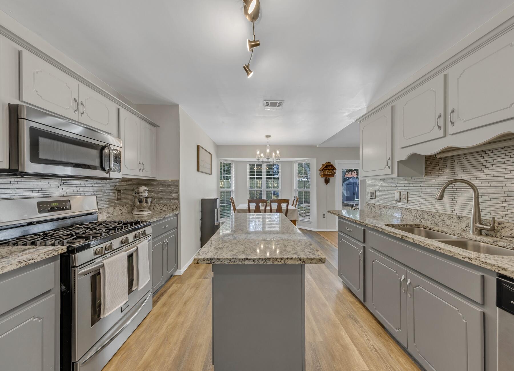 PARKWOOD SQUARE PH 2 - Residential Lease