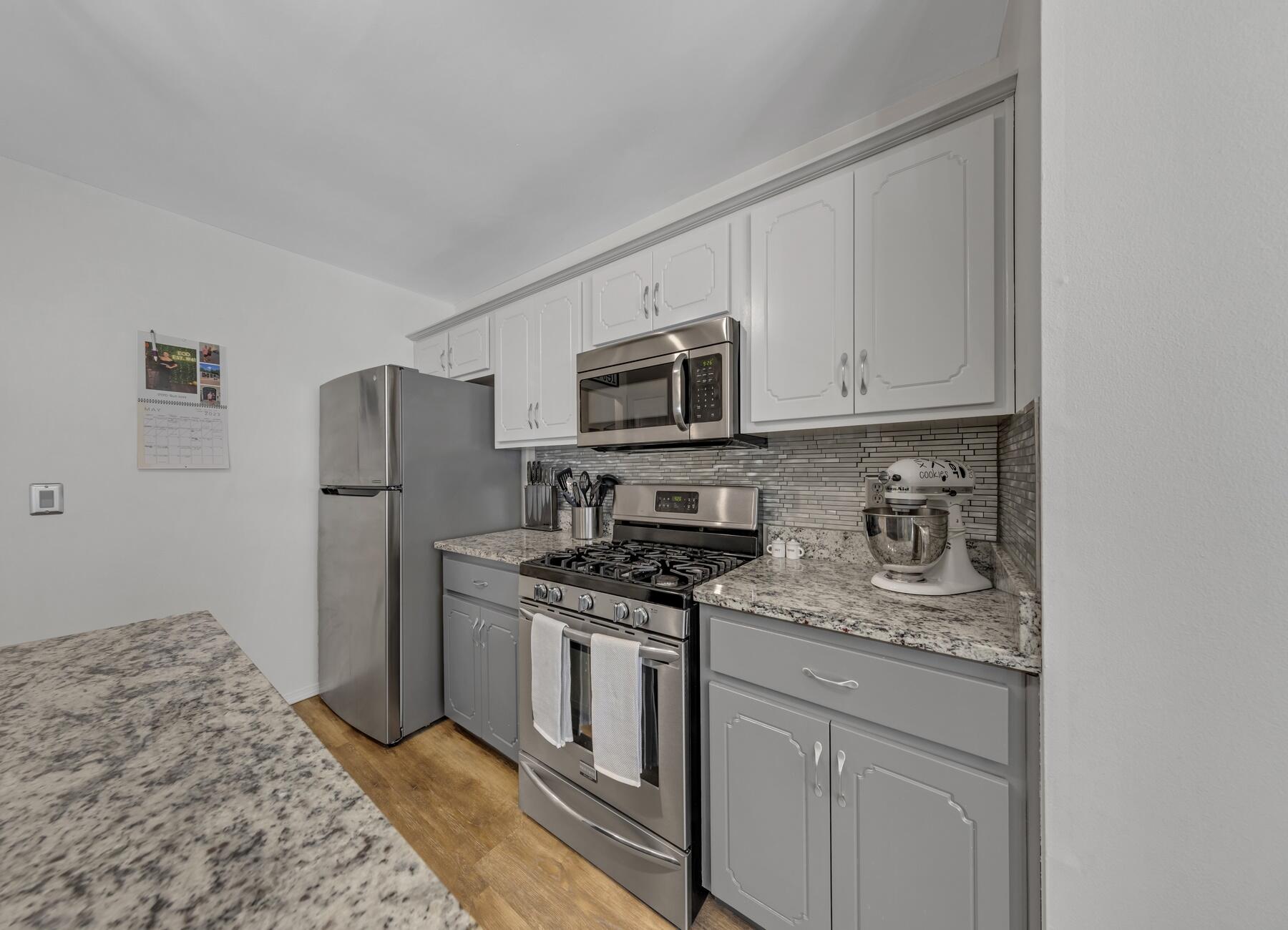 PARKWOOD SQUARE PH 2 - Residential Lease