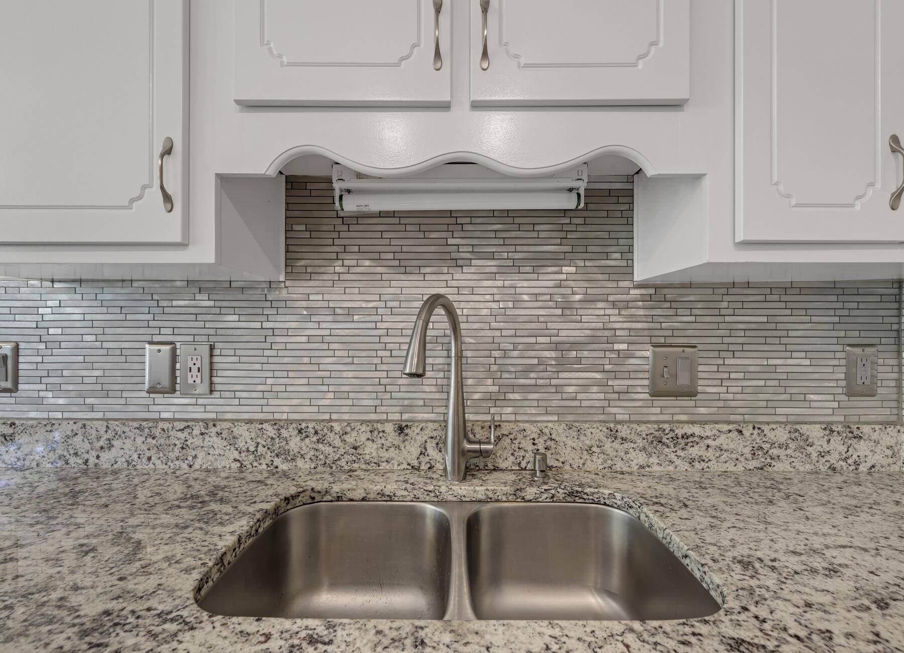 PARKWOOD SQUARE PH 2 - Residential Lease