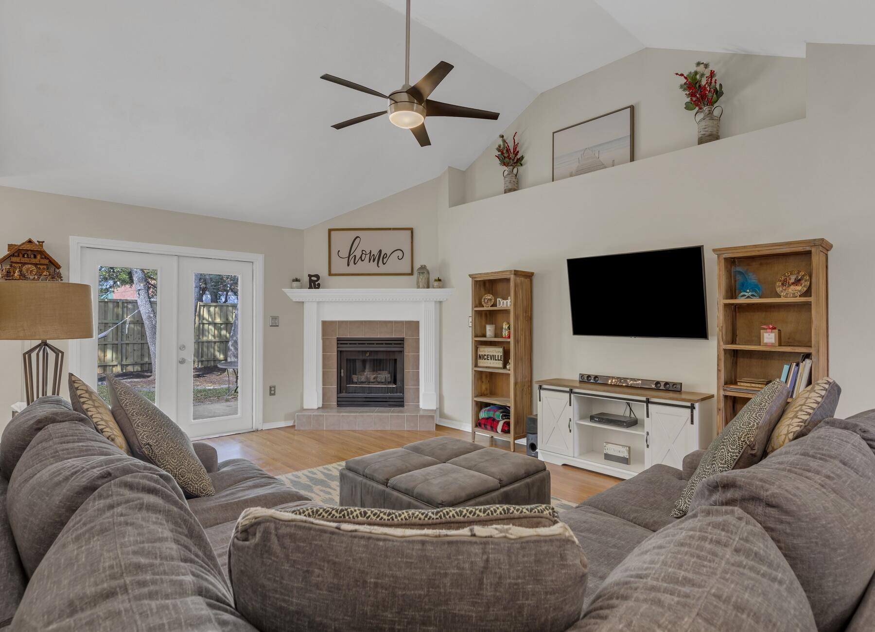 PARKWOOD SQUARE PH 2 - Residential Lease
