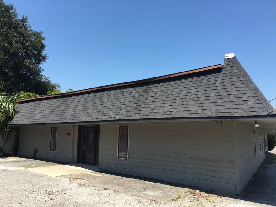 Well maintained space designed for use as medical practice, this building is well-suited for use as general professional office space. Large reception area and lobby with his/her bathrooms. Six treatment rooms/offices and features kitchenette with break room. Has a shower/bathroom in the executive office. Ingress/egress from Eglin Parkway to the front or from street to the rear. Daily traffic count exceeds 40,000.
High visibility location at the NE corner of Eglin Parkway (Highway 85) and Racetrack Road