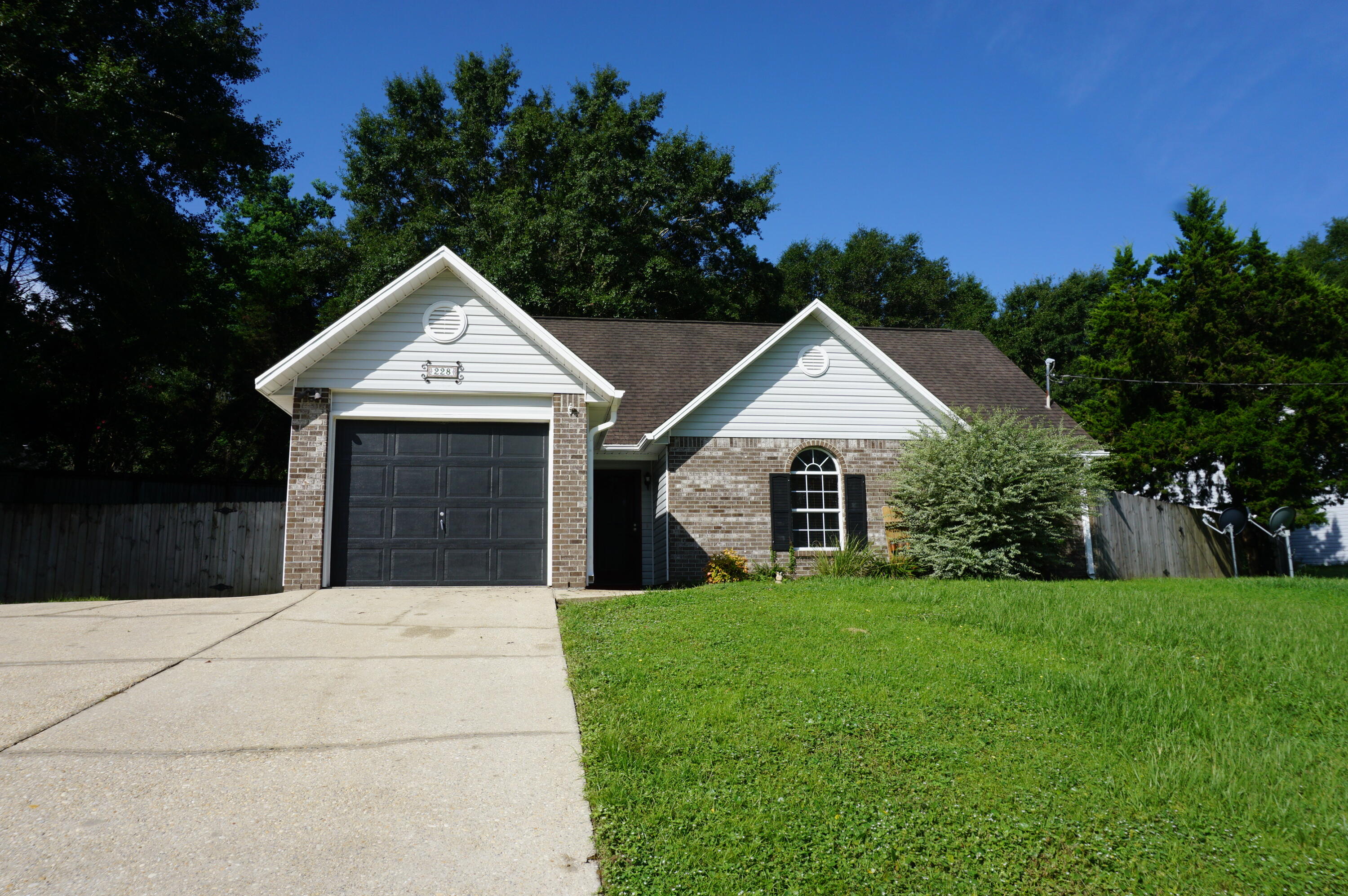COUNTRYVIEW ESTATES 1ST ADDN - Residential Lease