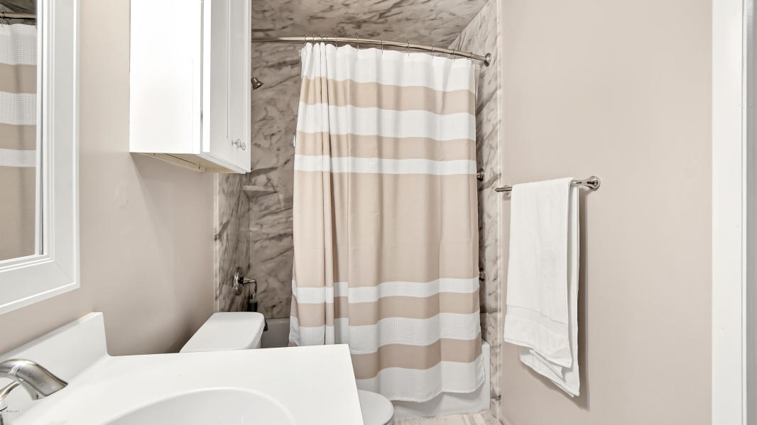 LAGUNA BEACH - Residential