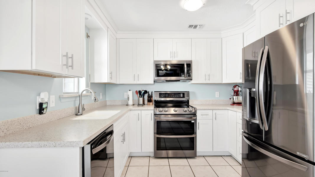 LAGUNA BEACH - Residential