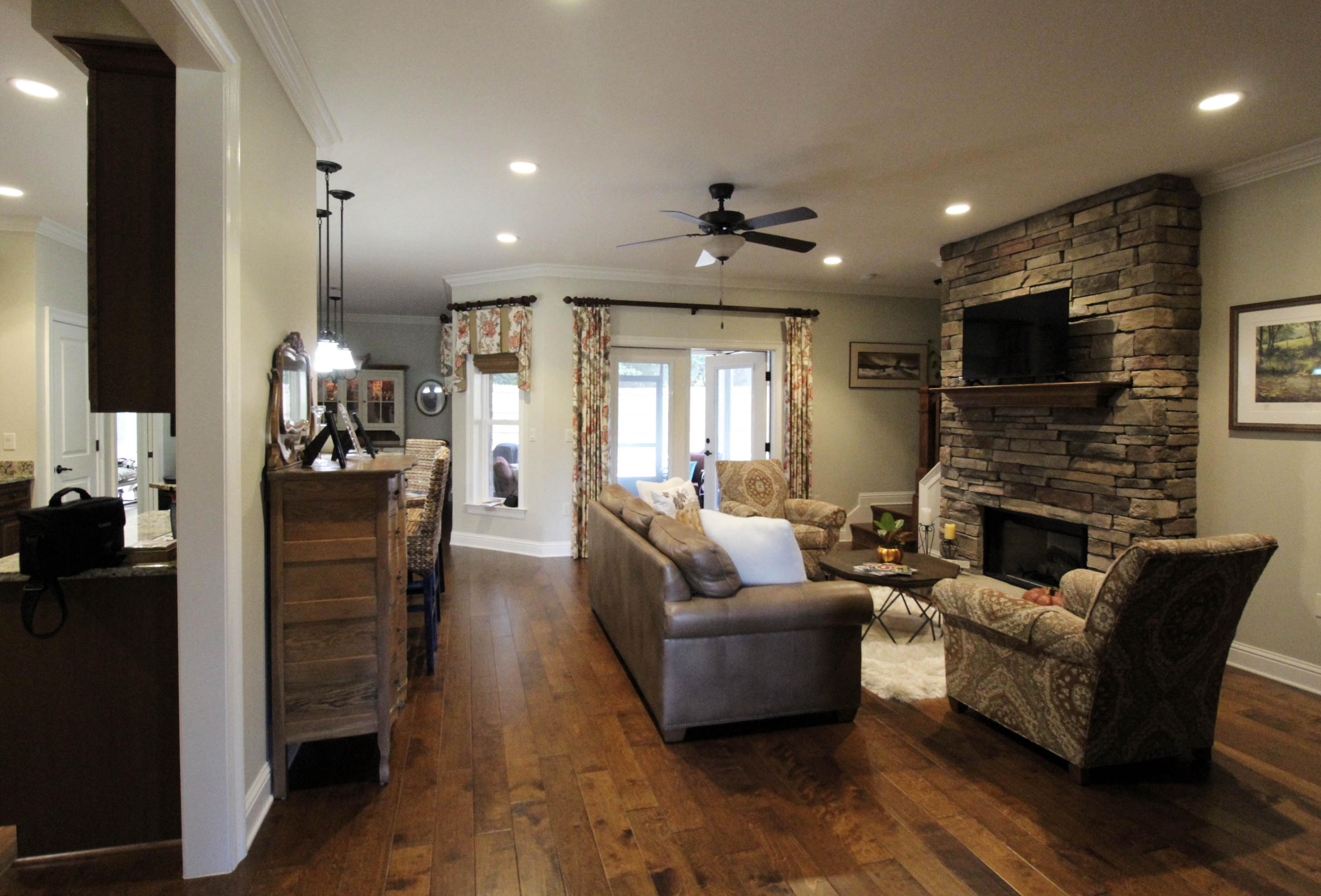 HAWK'S LANDING - Residential