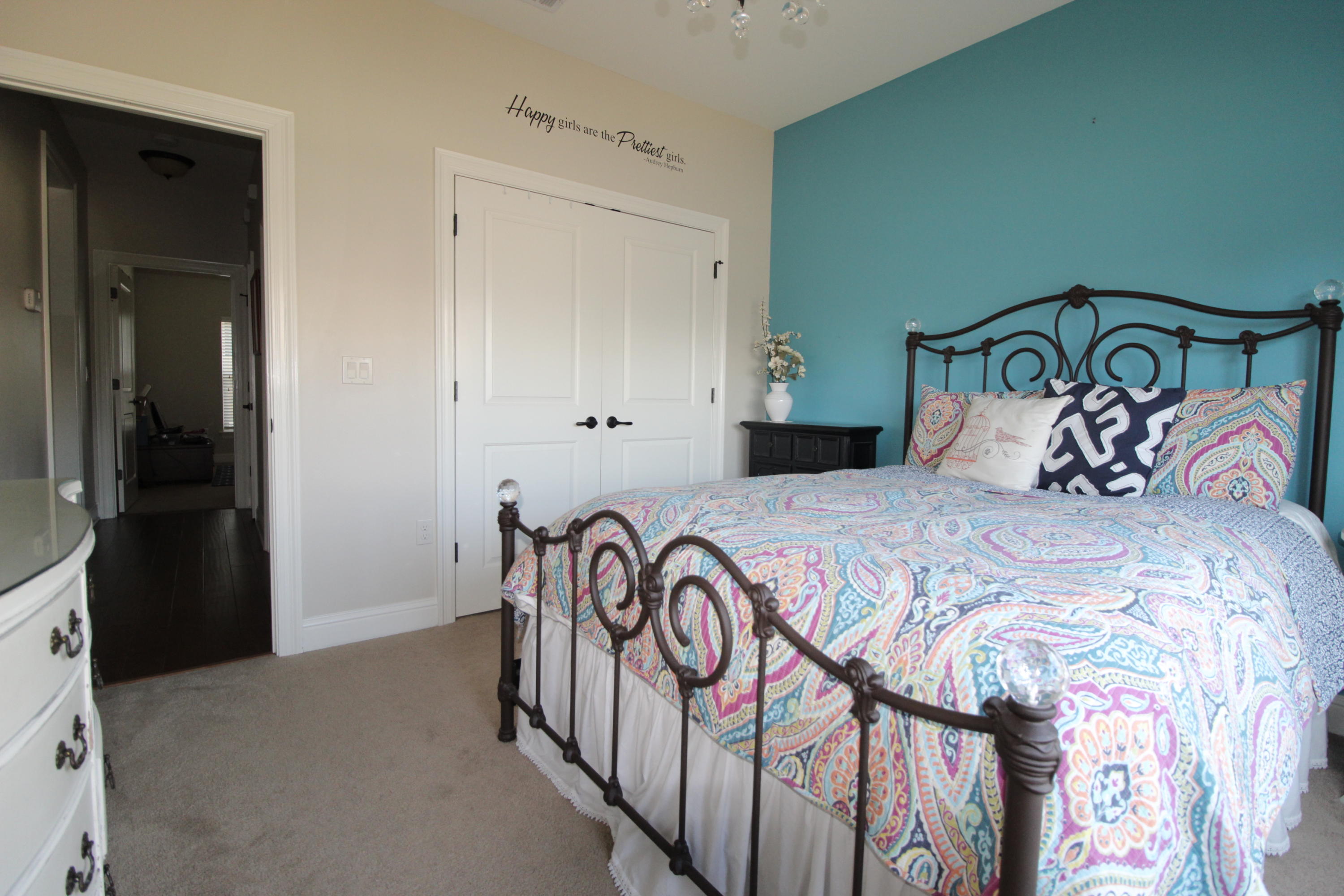 HAWK'S LANDING - Residential