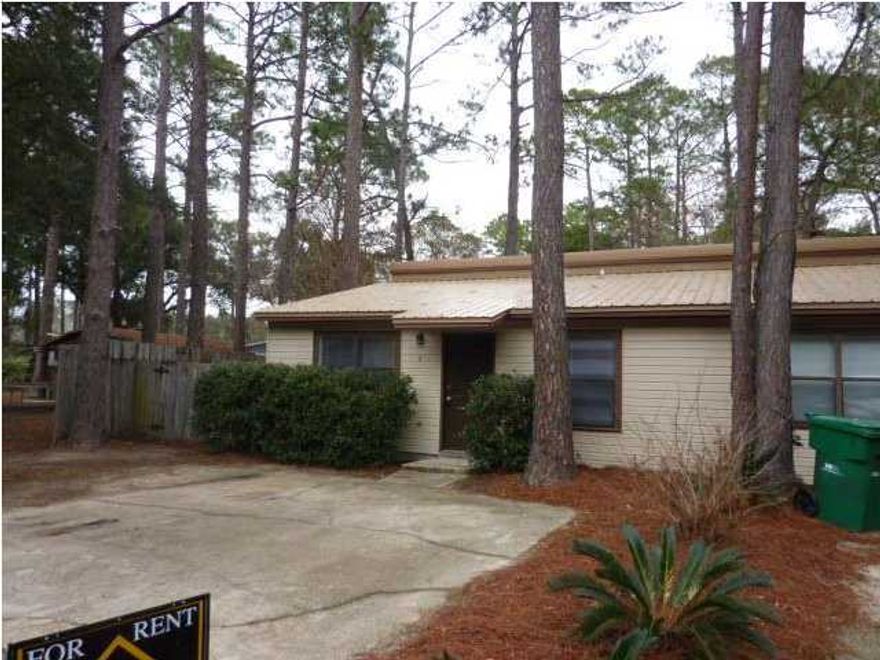 CONVENIENT TO HURLBURT AND OWCC CAMPUS. NICE FLOOR PLAN WITH SEPARATE DINING ROOM. FENCED BACK YARD. STORAGE AREA. LARGE MASTER BEDROOM. WASHER AND DRYER HOOKUPS. CREDIT CHECK IS $35 PER ADULT STAYING IN UNIT.. SORRY, NO PETS ALLOWED.
SECURITY DEPOSIT INCLUDES NON REFUNDABLE FLOOR CLEANING AND PEST CONTROL FEE