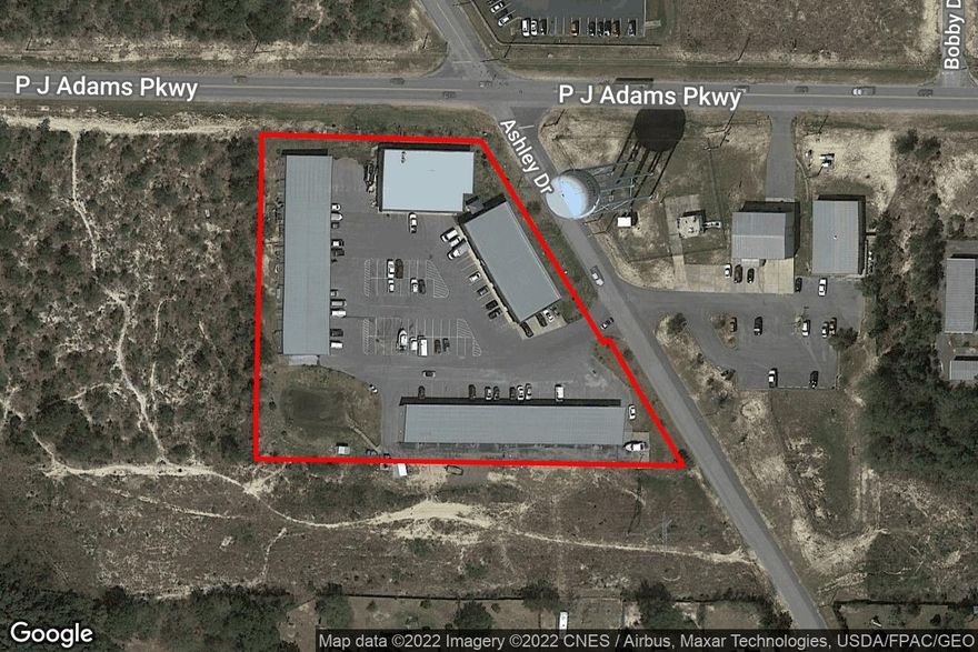 Incredibly convenient location with 2 offices, reception area, and common bath with abundant warehouse space with drive in capability.  Very rare to have this type of business center in this location available.  Location is south of I-10 with easy access to State Hwy 85 for access to Eglin, north to downtown Crestview or egress to I-10.
