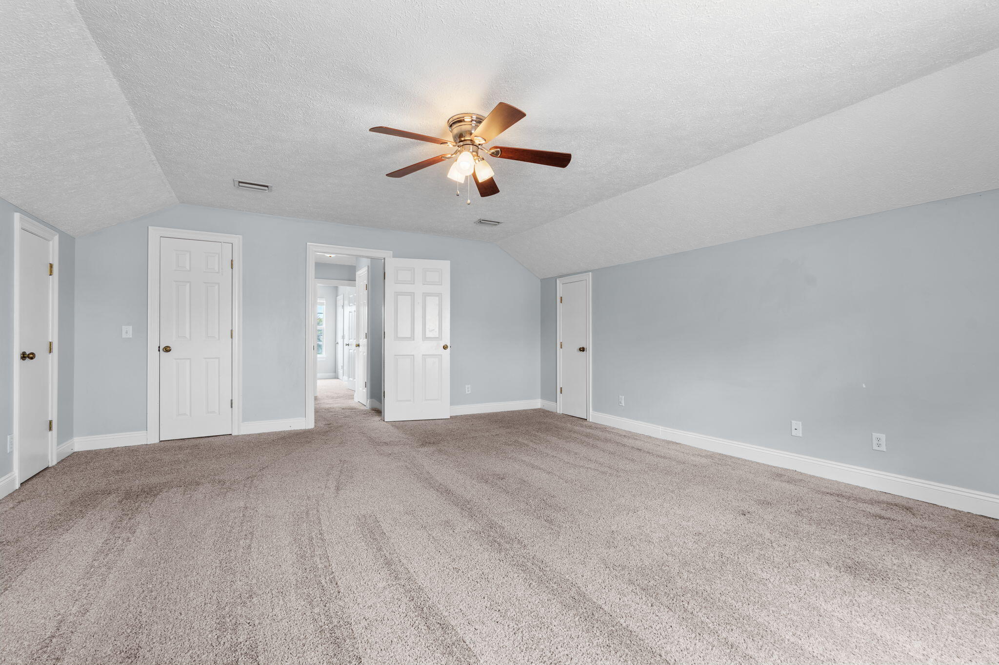 PELICAN BAY - Residential
