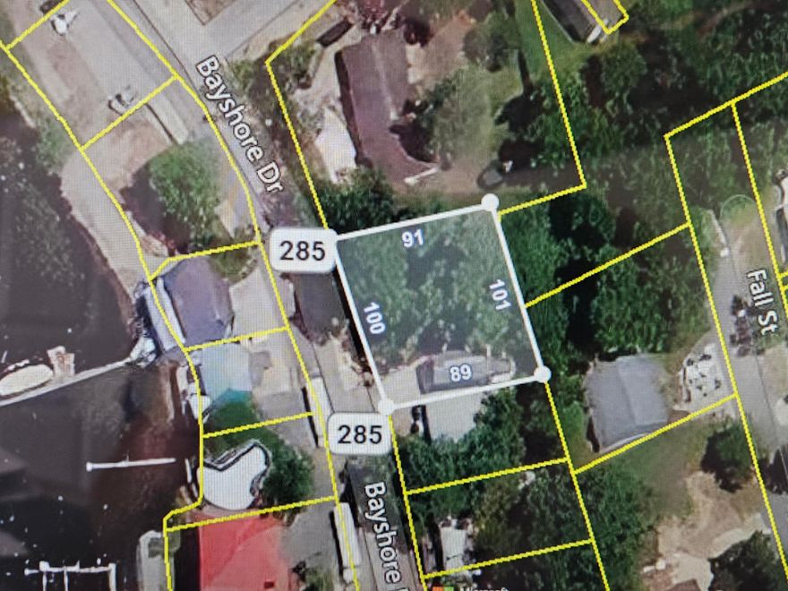 lot for sale, walking distance to 850 wharf and lions park.