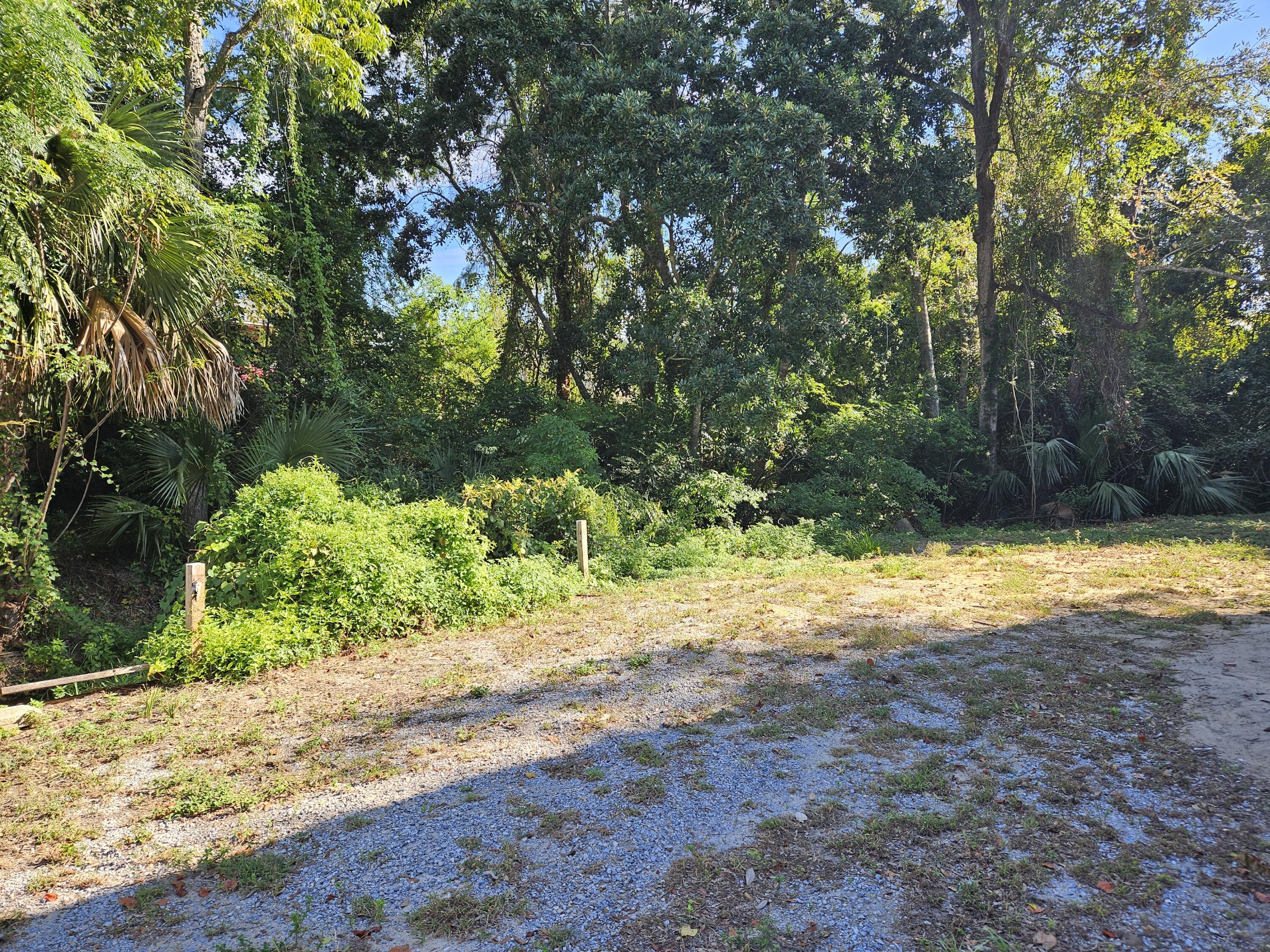 ARKIE & J E ALLEN S/D - Land