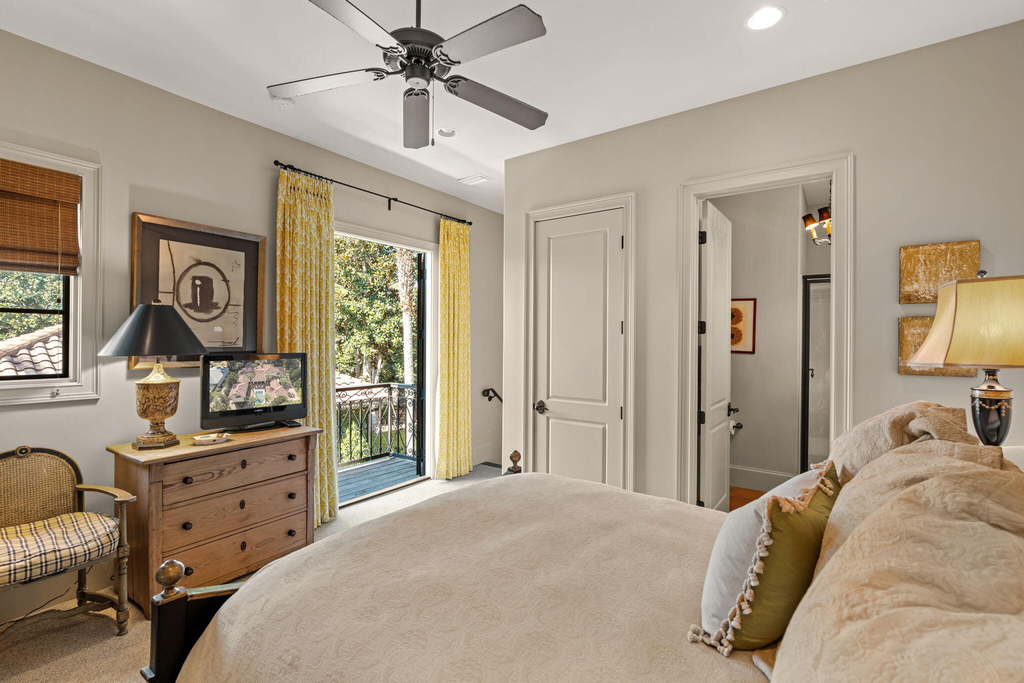 BAYTOWNE AVE EAST - Residential