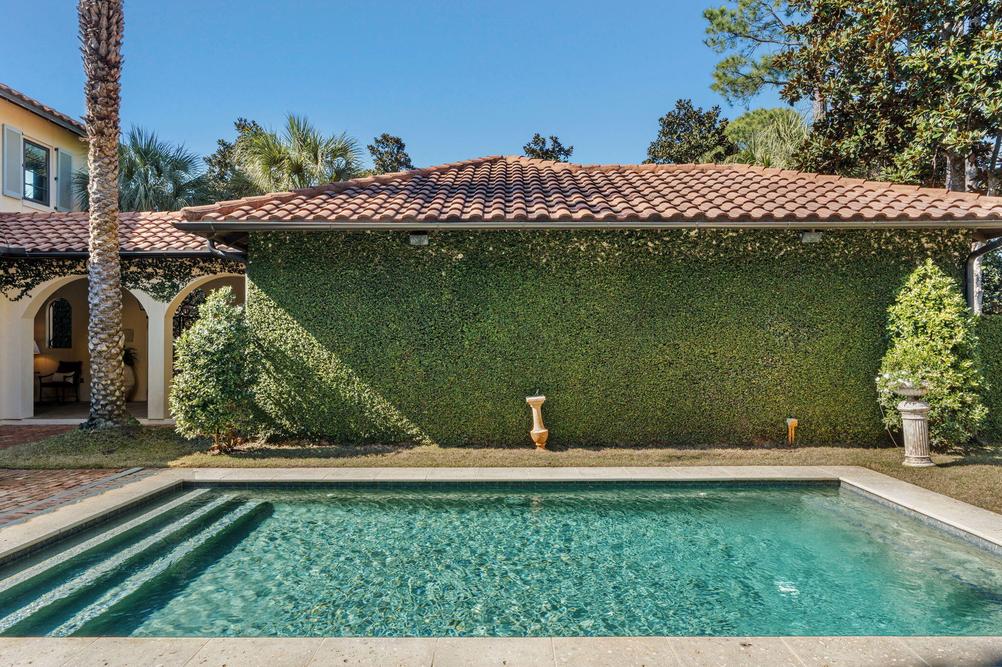 BAYTOWNE AVE EAST - Residential