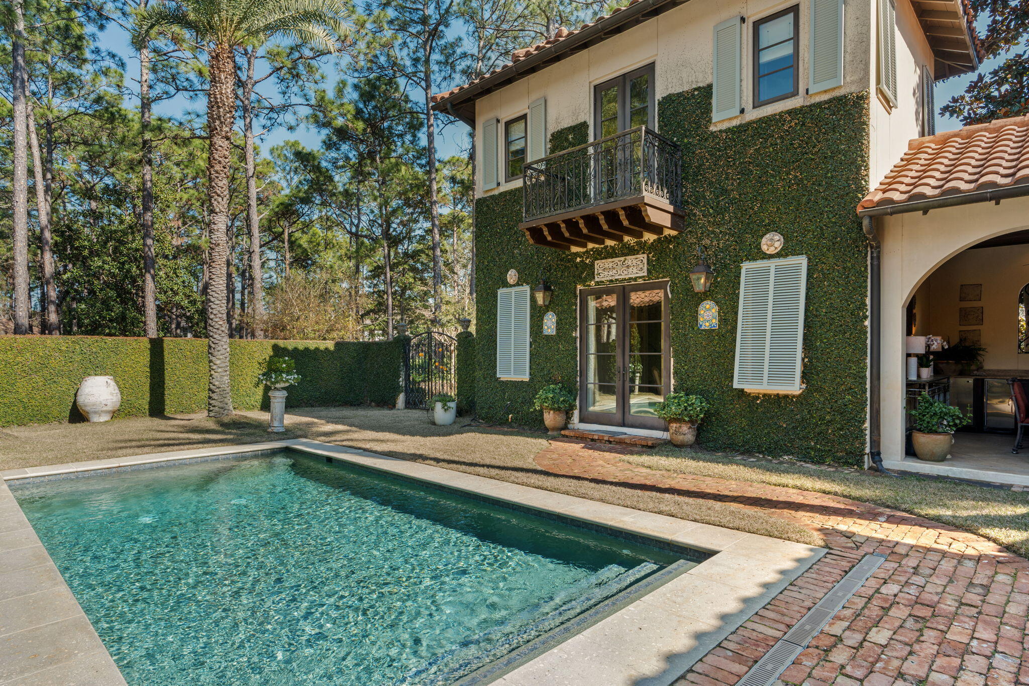 BAYTOWNE AVE EAST - Residential