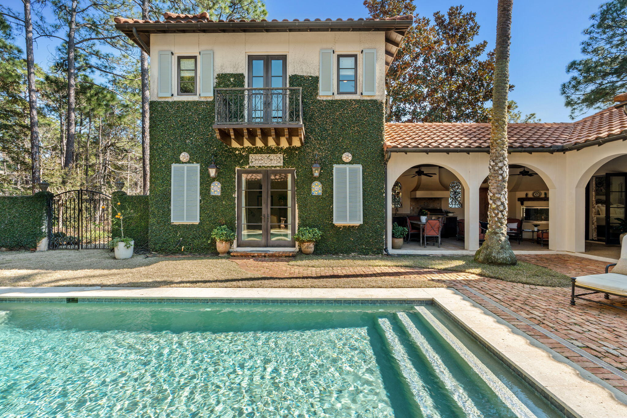 BAYTOWNE AVE EAST - Residential