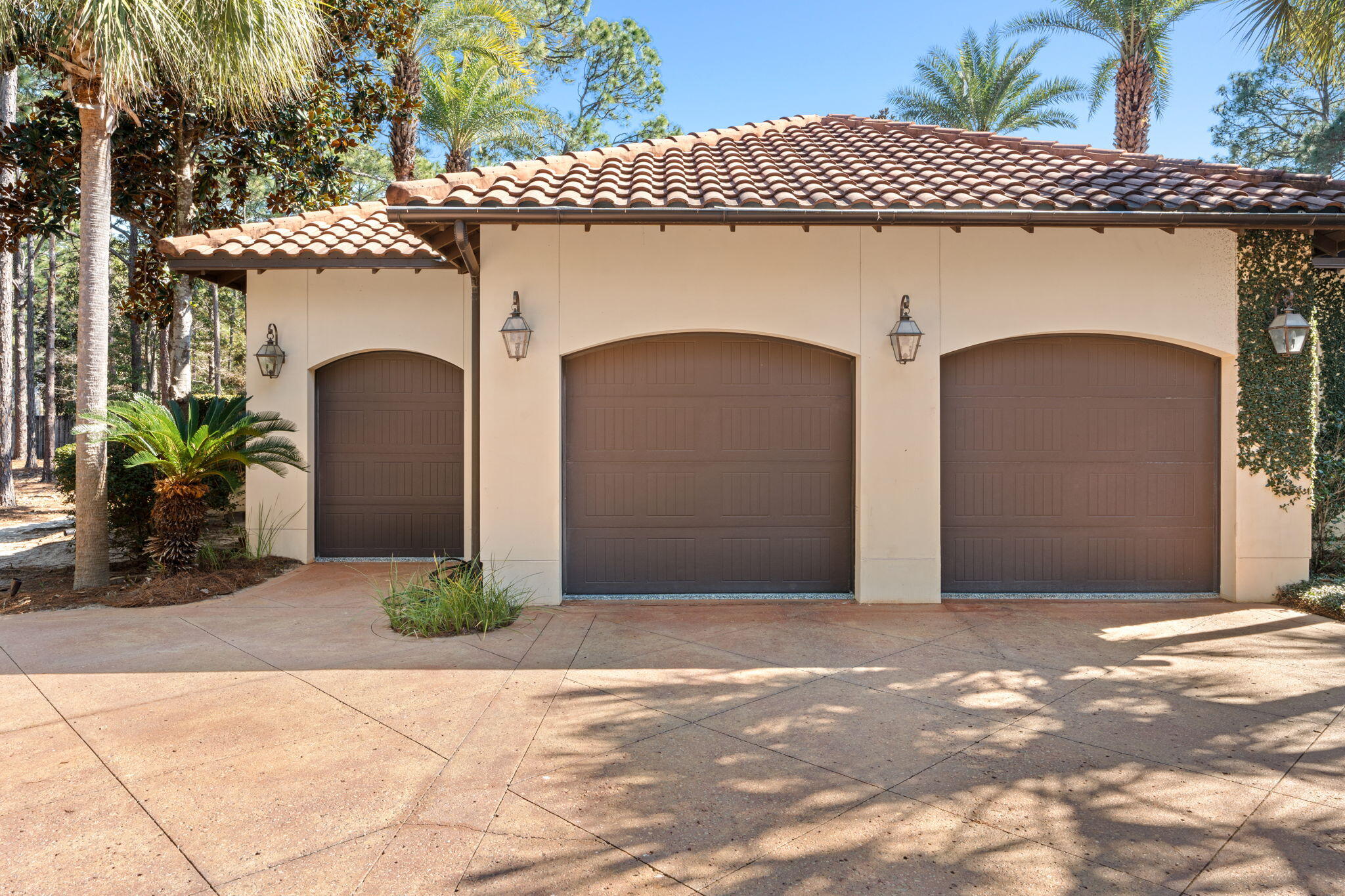 BAYTOWNE AVE EAST - Residential