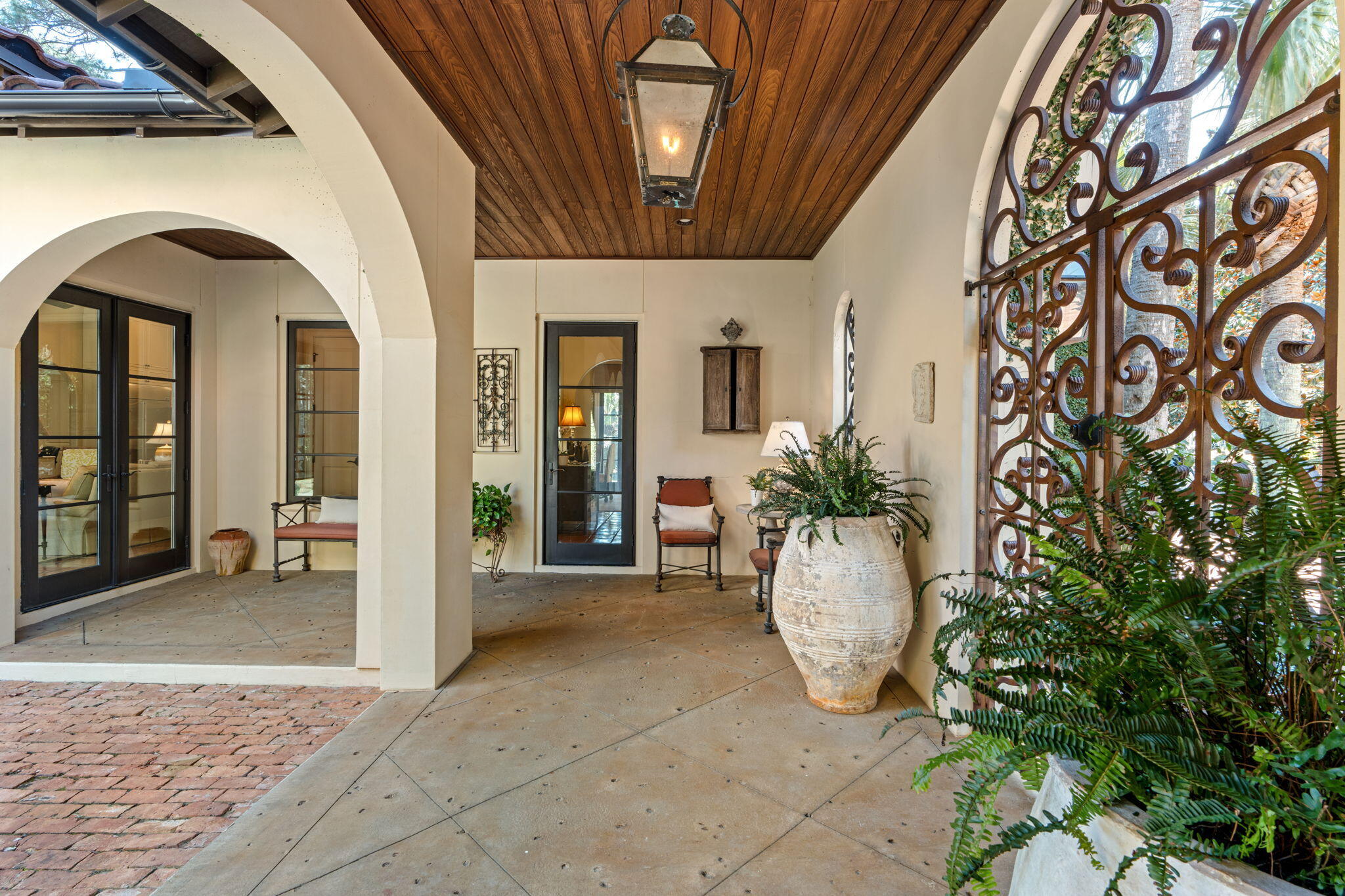 BAYTOWNE AVE EAST - Residential