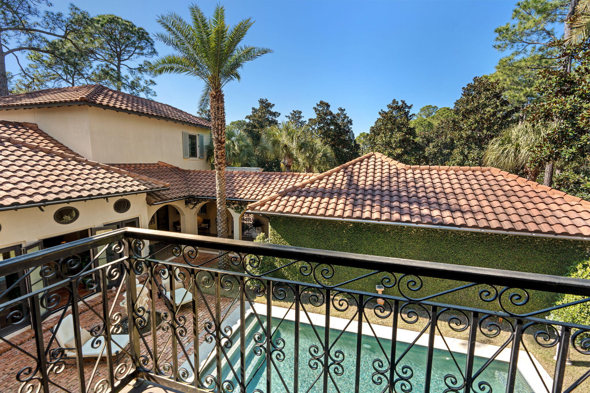 BAYTOWNE AVE EAST - Residential